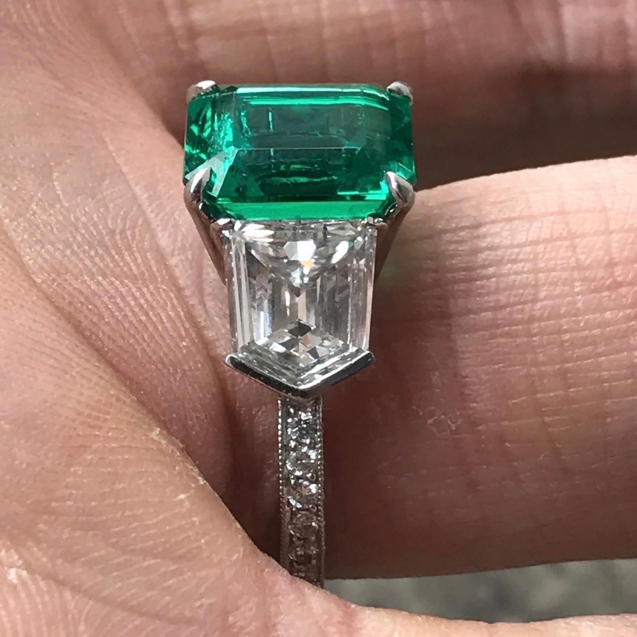 Modern Vivid 3.97 CT Muzo Colombian Green Emerald No Oil Certified For Sale