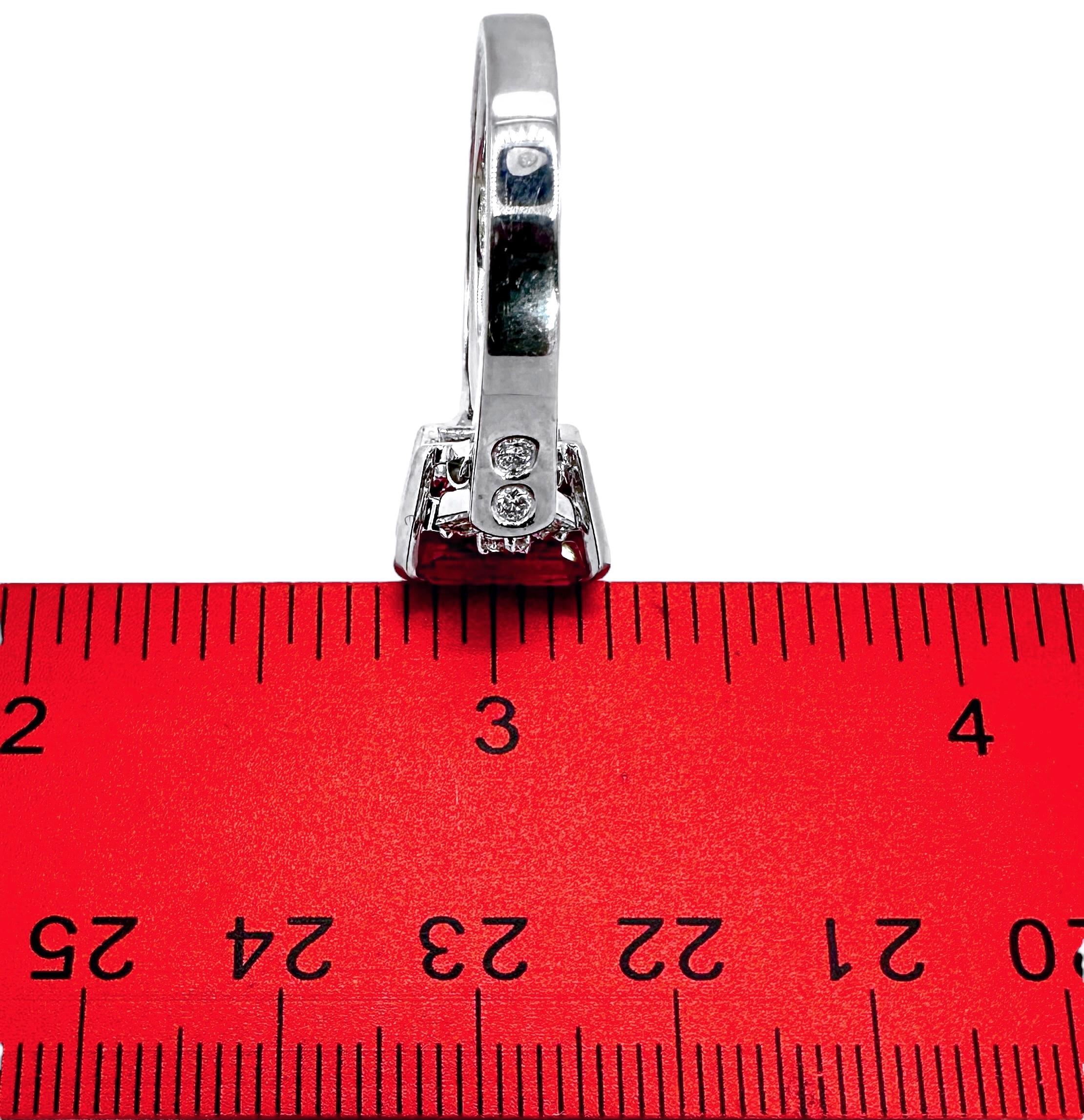 Anello con tormalina rubellite da 4,08 carati e diamanti rotondi e a baguette in vendita 8