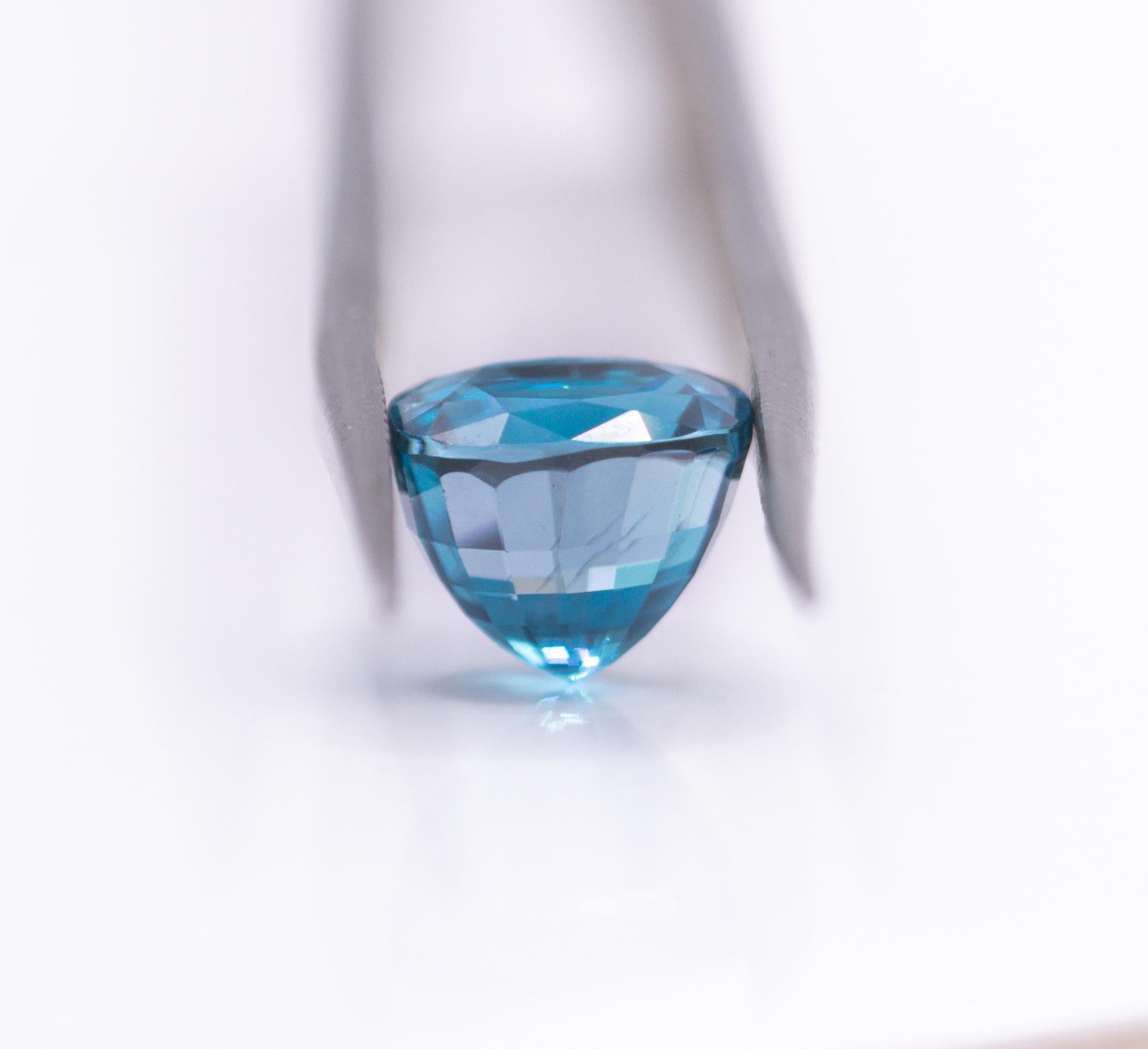 Modern Vivid 5 Carat Blue Zircon Gemstone  Cushion 8.5x7mm For Sale