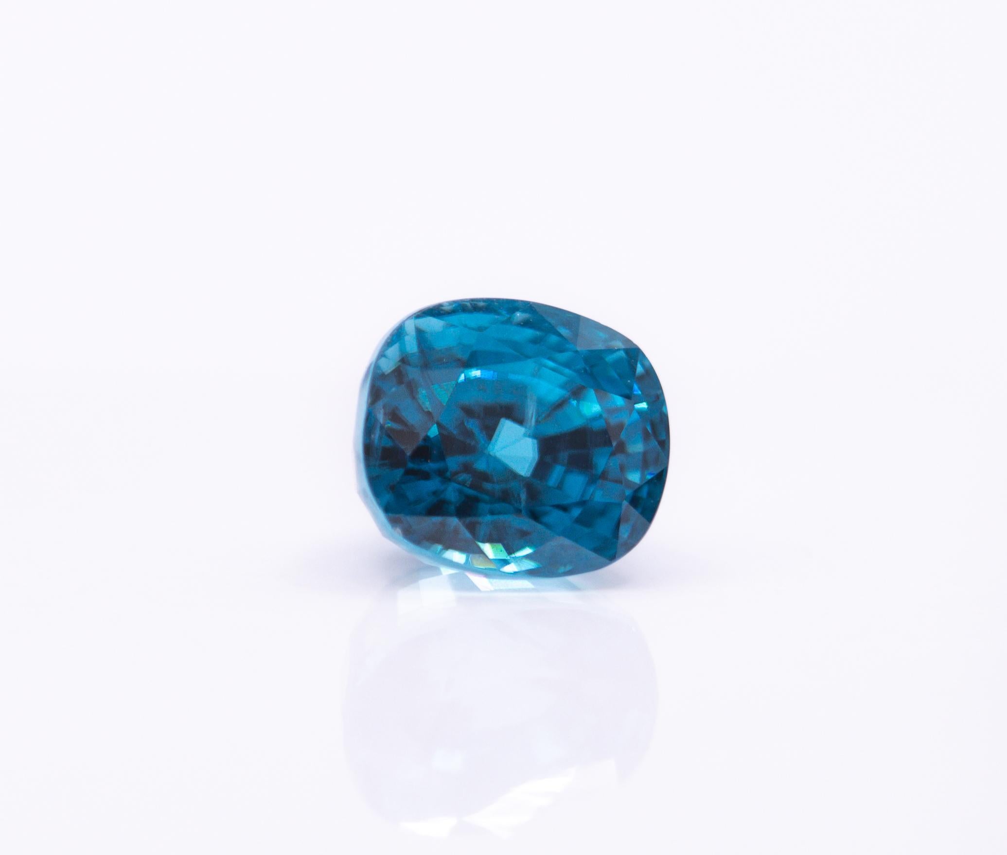 Cushion Cut Vivid 5 Carat Blue Zircon Gemstone  Cushion 8.5x7mm For Sale