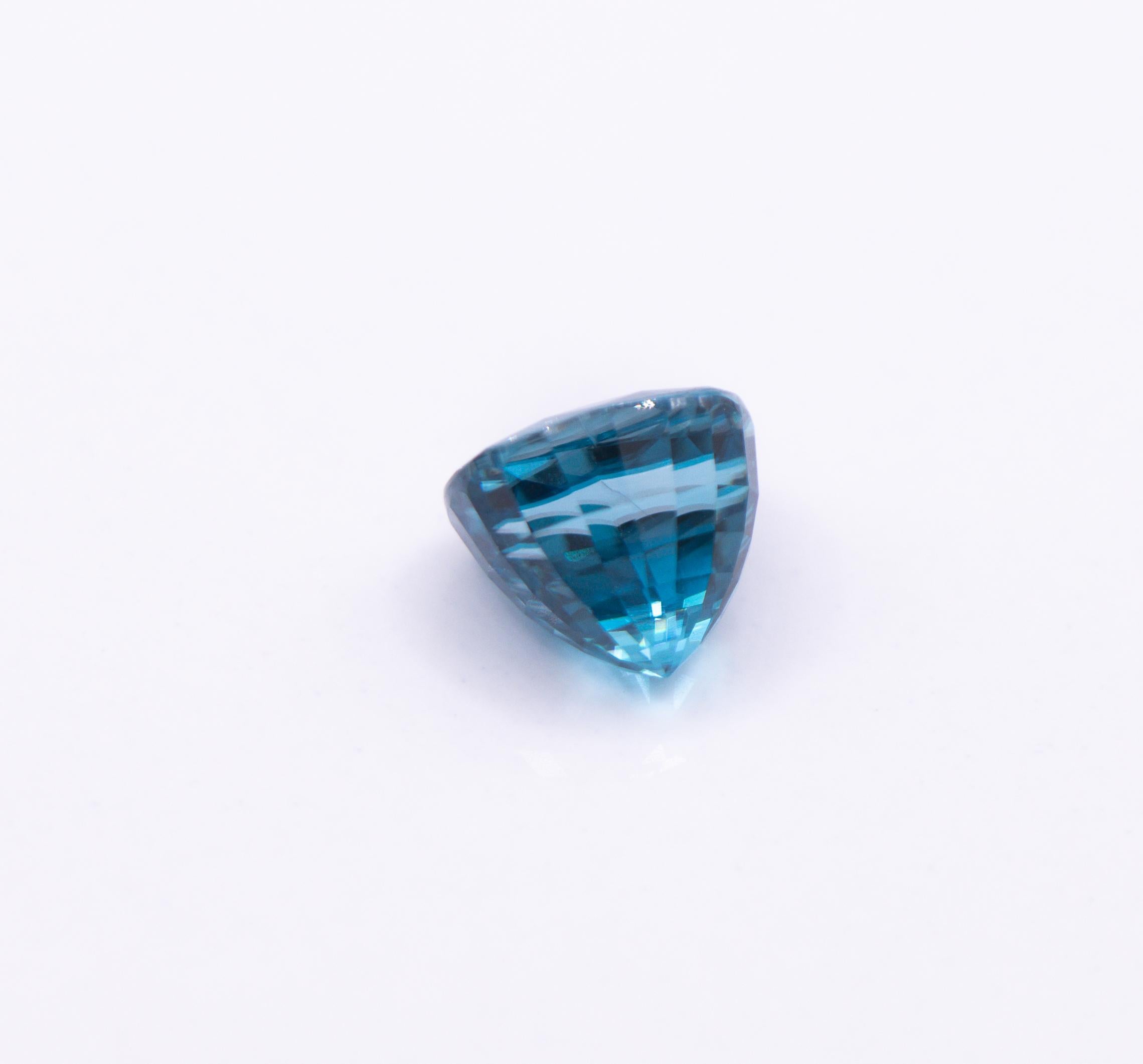 Women's or Men's Vivid 5 Carat Blue Zircon Gemstone  Cushion 8.5x7mm For Sale