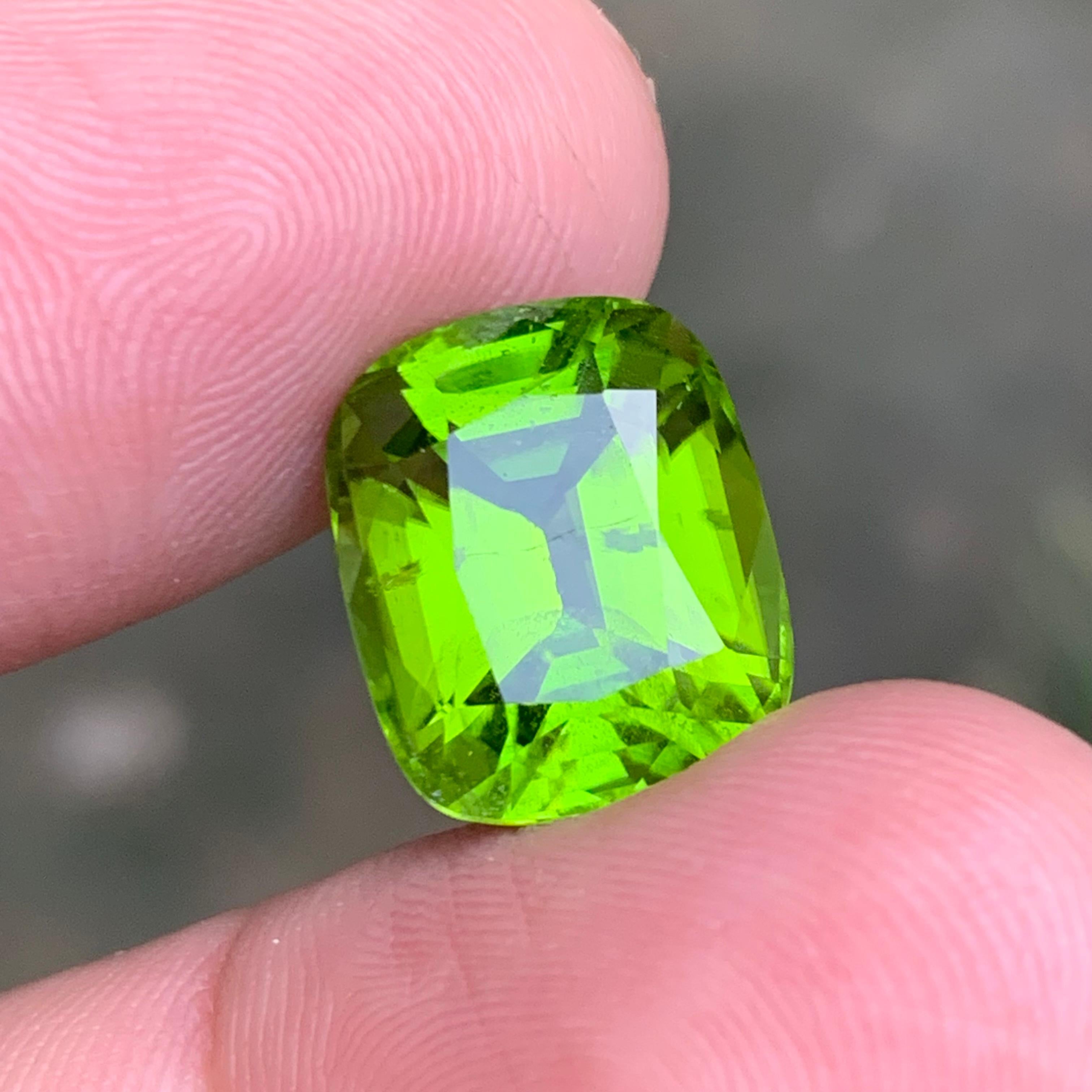 Vivid Apple Green Natural Peridot Anhänger, Ring Edelstein 11,15 Ct Cushion Cut (Zeitgenössisch)