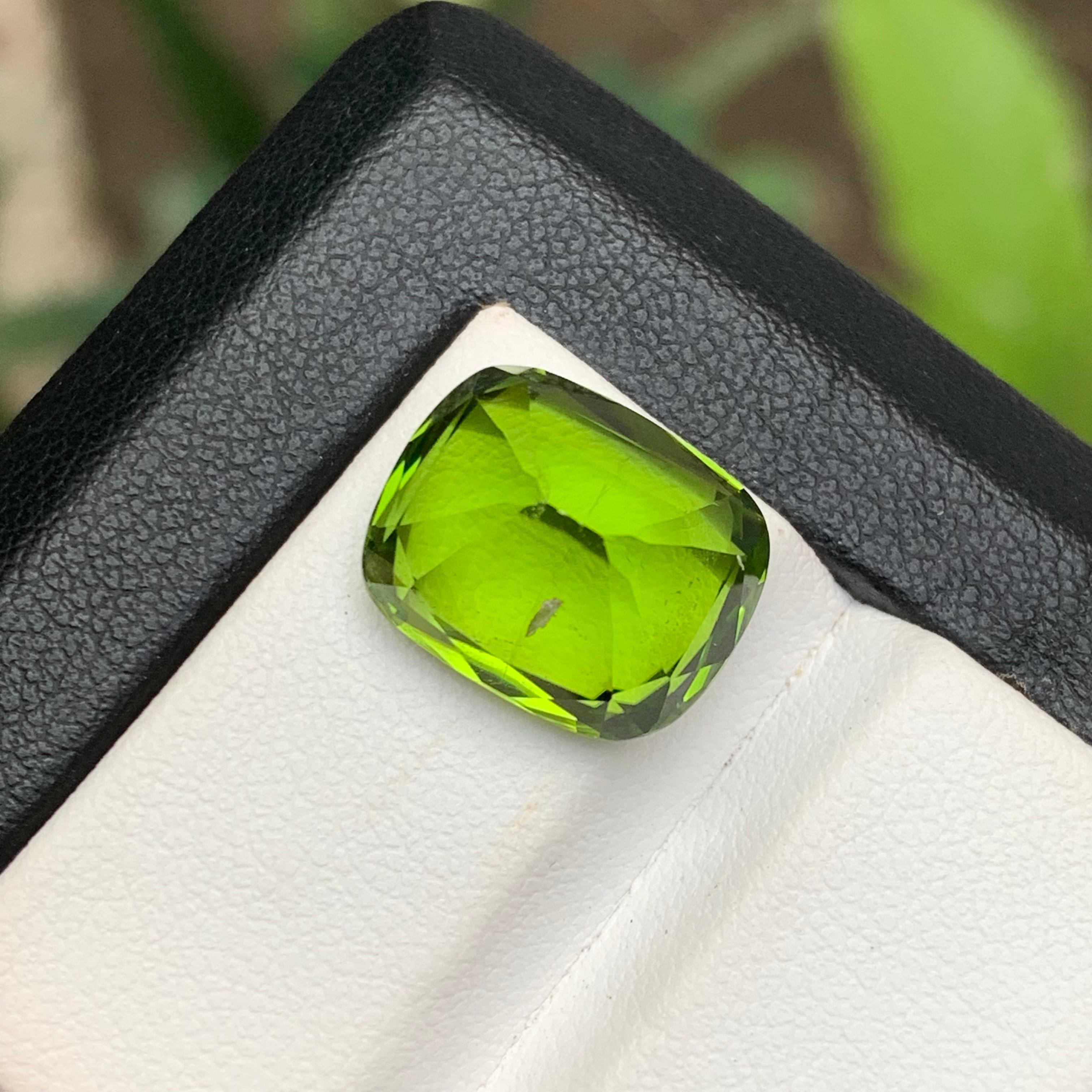 Vivid Apple Green Natural Peridot Anhänger, Ring Edelstein 11,15 Ct Cushion Cut im Zustand „Neu“ in Peshawar, PK