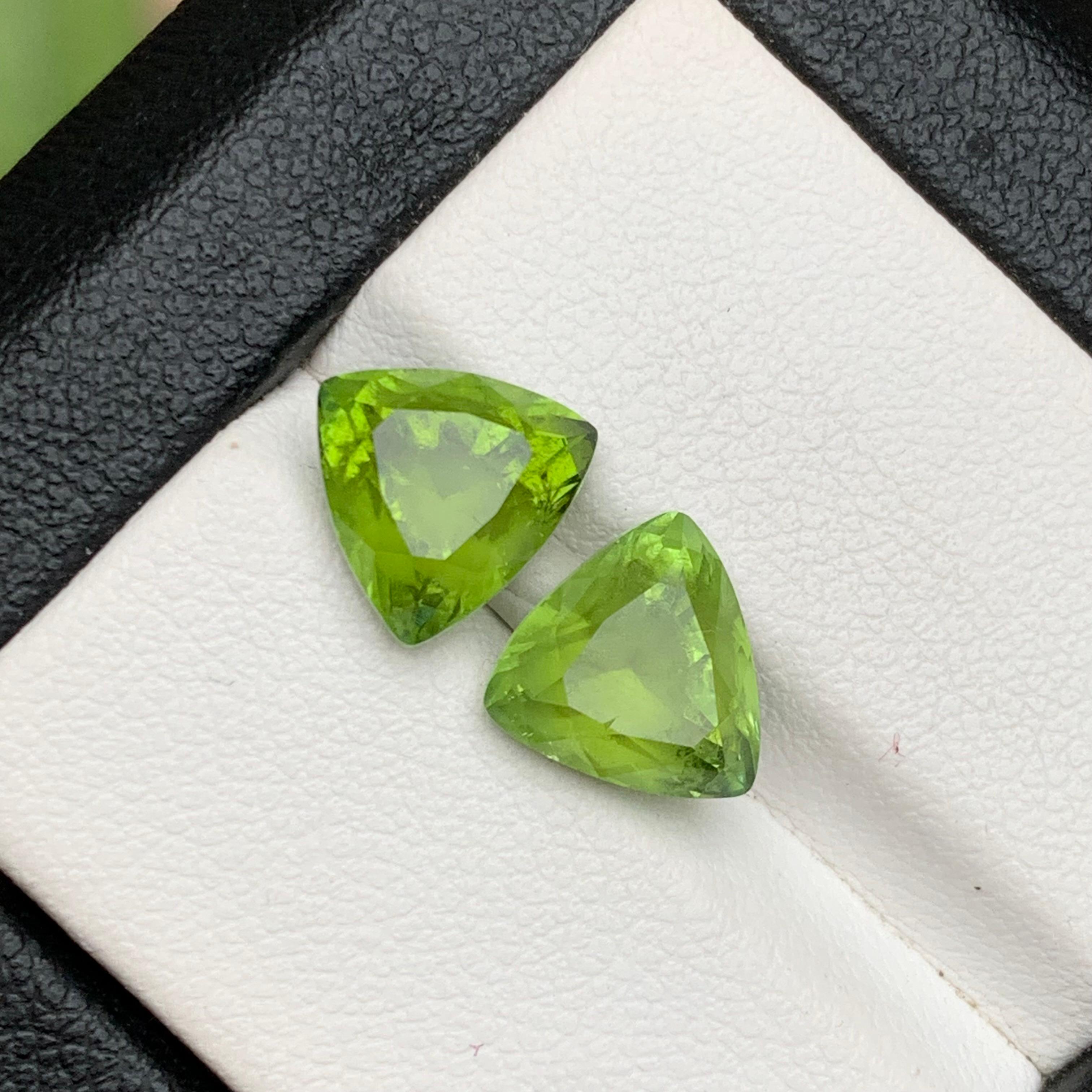 Vivid Apple Green Natural Tourmaline Earrings Loose Gemstone Perfect Pair 5.65Ct en vente 5