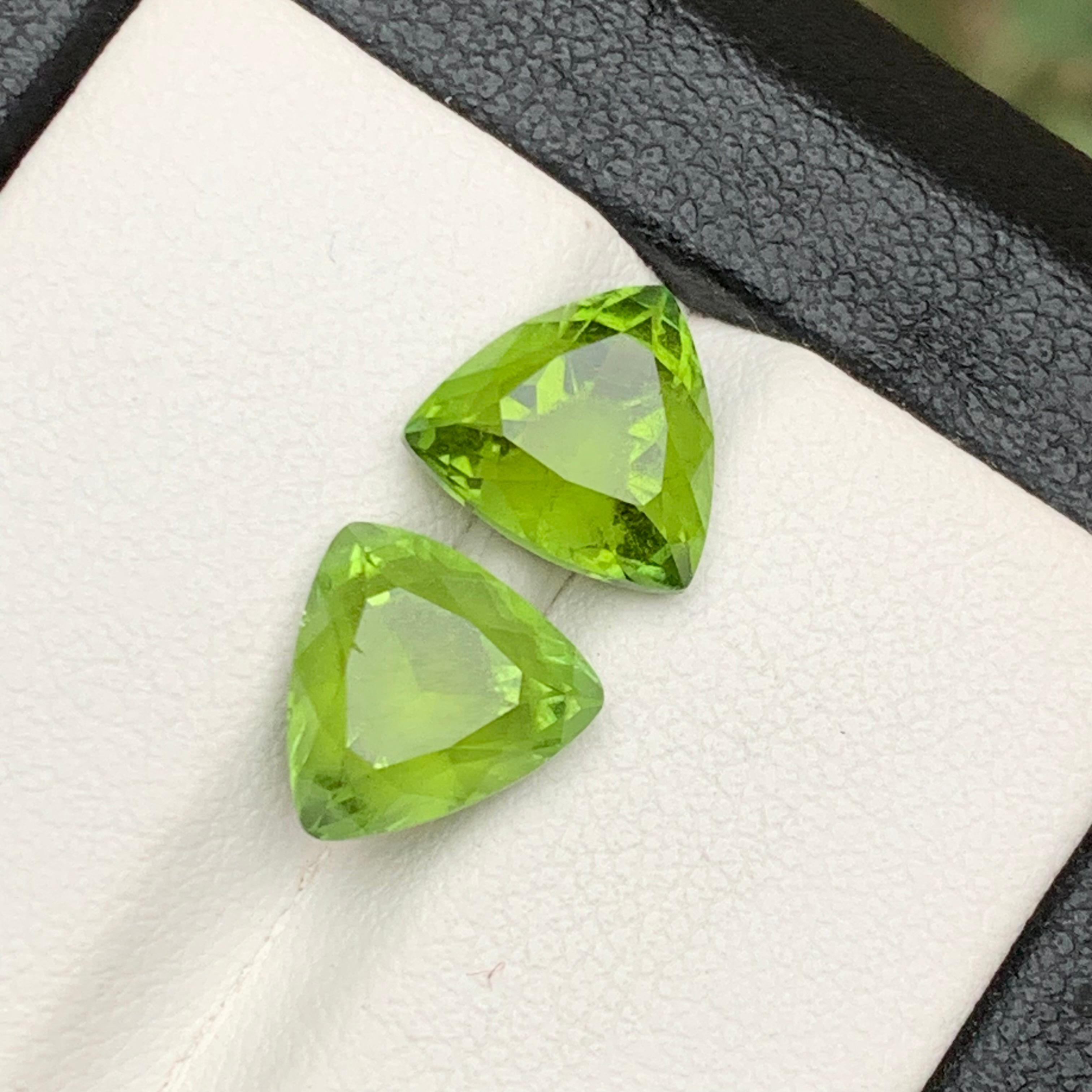 Vivid Apple Green Natural Tourmaline Earrings Loose Gemstone Perfect Pair 5.65Ct Neuf - En vente à Peshawar, PK