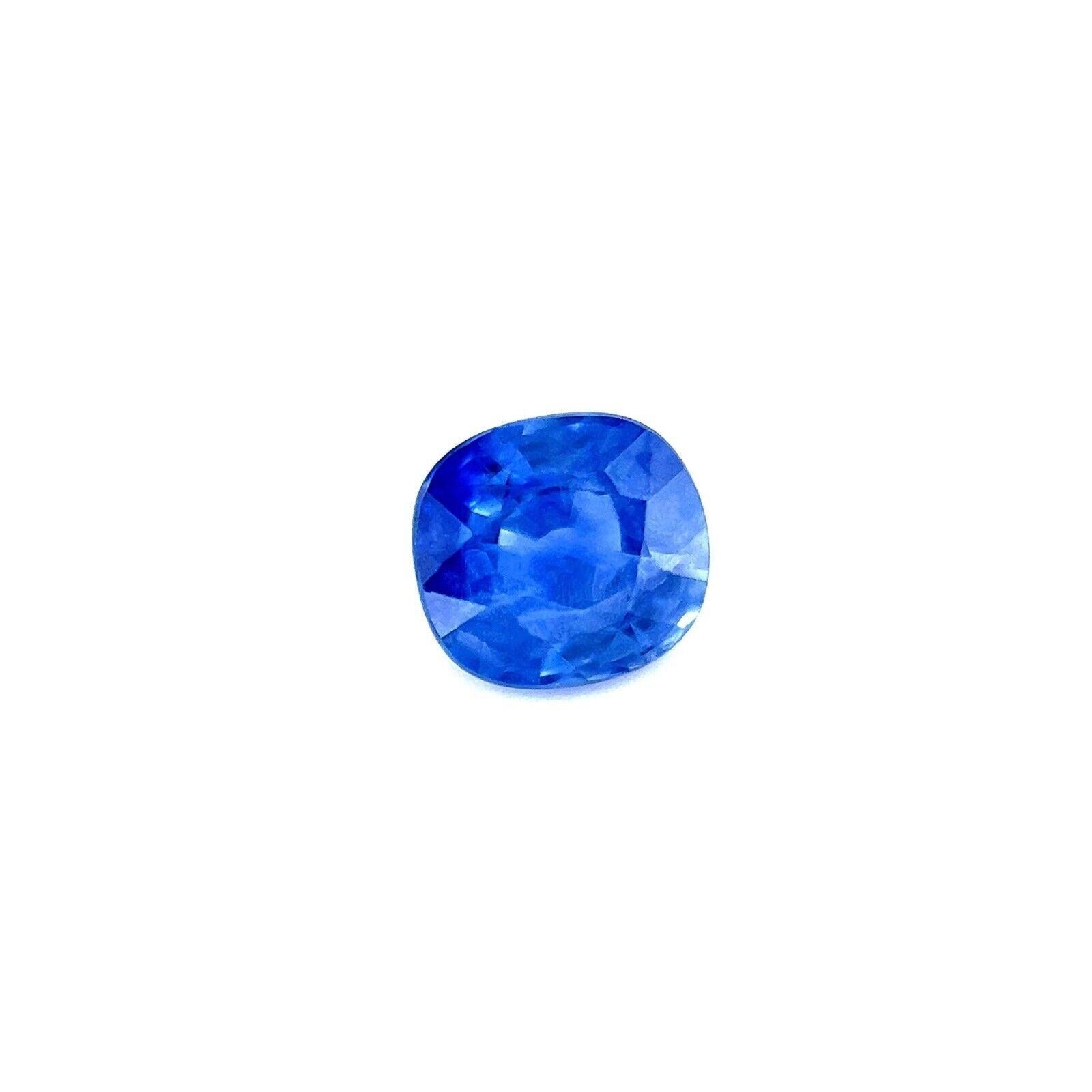 Lebendiger blauer Ceylon Saphir 0.80ct Kissenschliff Seltener loser Edelstein 5.3x4.7mm

Natürlicher lebhaft blauer Ceylon-Saphir Edelstein.
0,80 Karat mit einer schönen hellblauen Farbe. Dieser Stein hat einige natürliche Einschlüsse, die auf den
