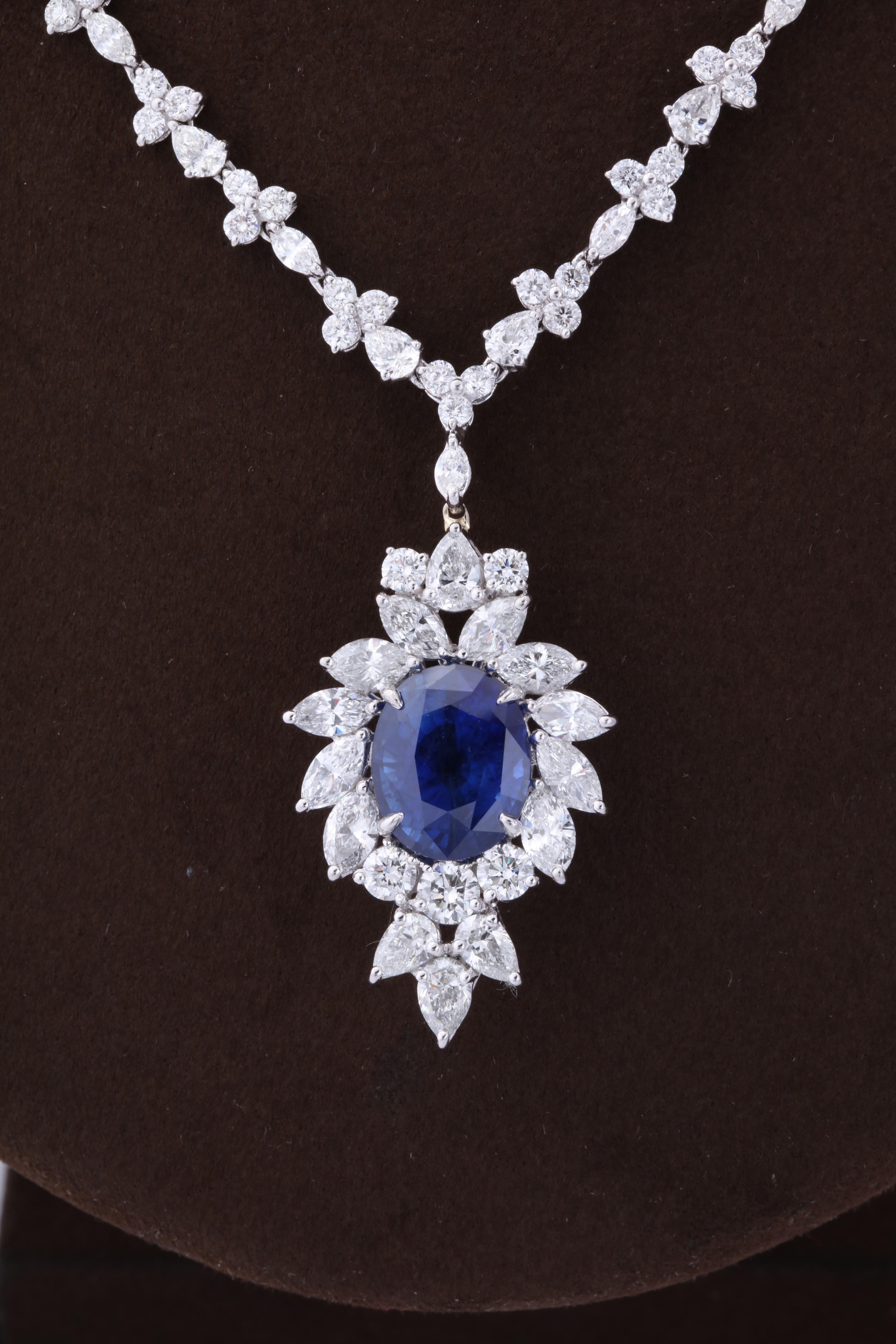 Halskette mit leuchtend blauem Ceylon-Saphir und Diamant-Anhänger im Zustand „Neu“ im Angebot in New York, NY
