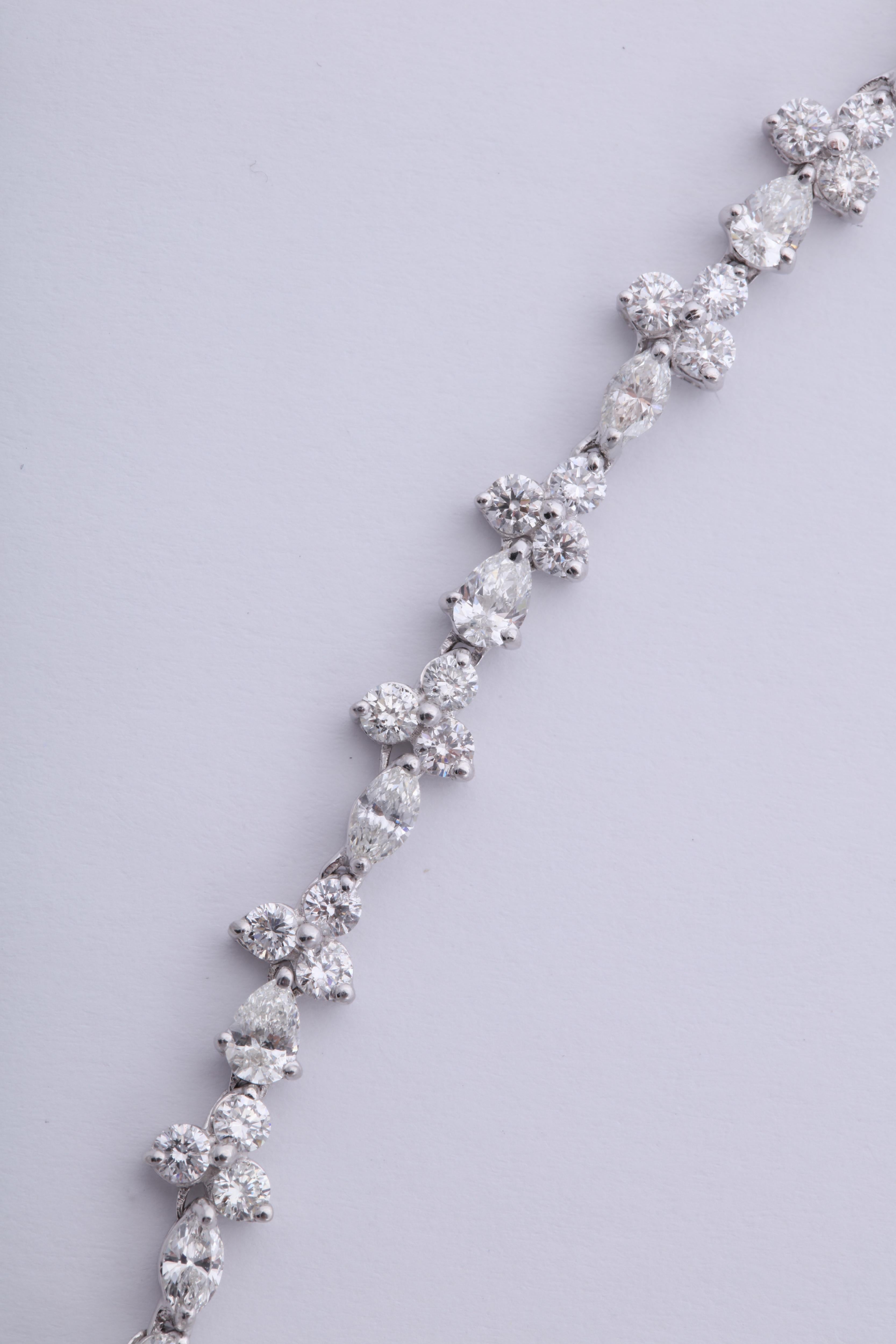 Vivid Blue Ceylon Sapphire and Diamond Pendant Necklace For Sale 1