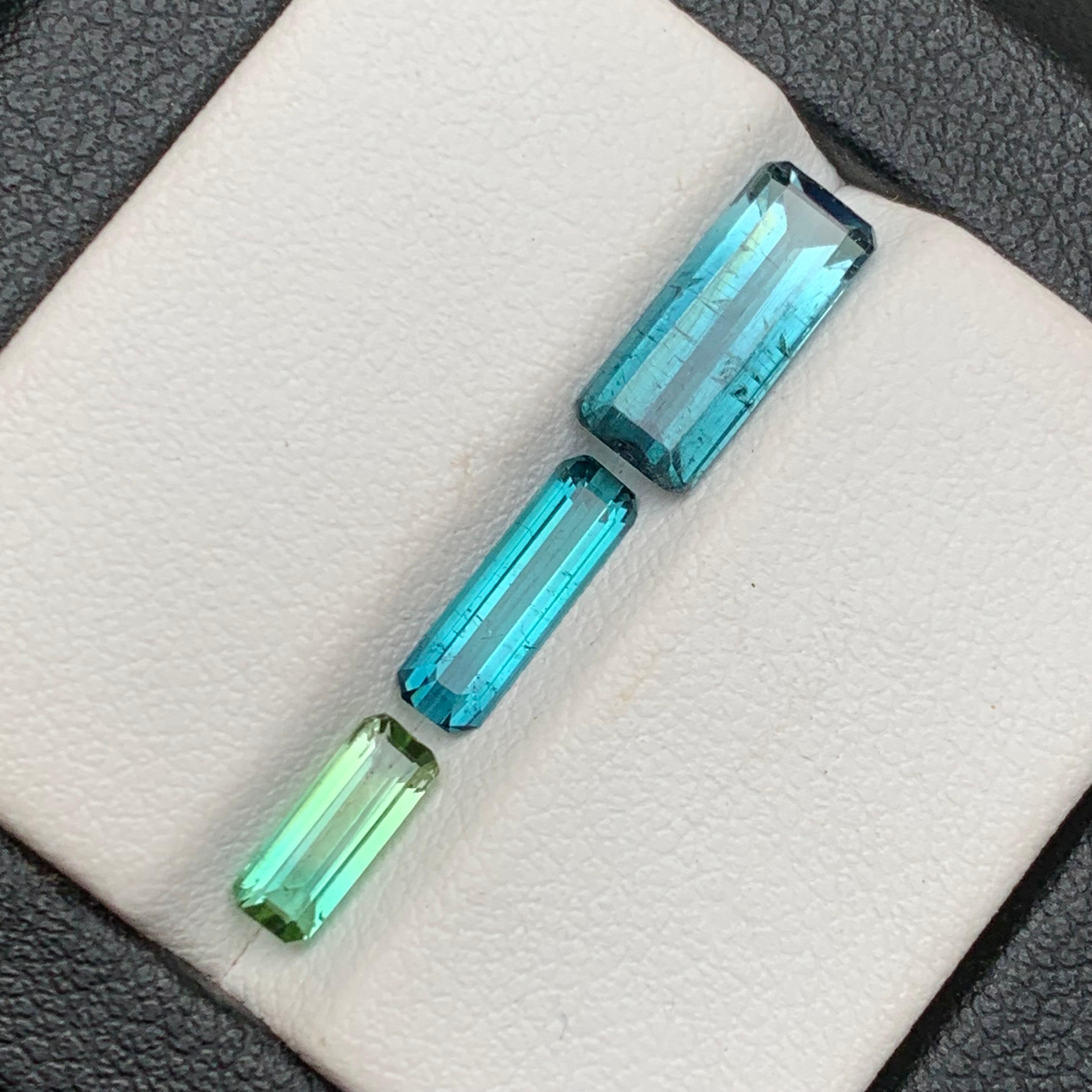 Vivid Blue and Green Bicolor Natural Tourmaline Loose Gemstones for Bracelet, Necklace Pendant, or any other Jewelry Setting Emerald Cut from Afghanistan!!

💎 GEMSTONE TYPE: Tourmaline
⚖️ WEIGHT: 3.10 Carat
🪚 SHAPE & CUT: Emerald Cut
📏 SIZE (MM):
