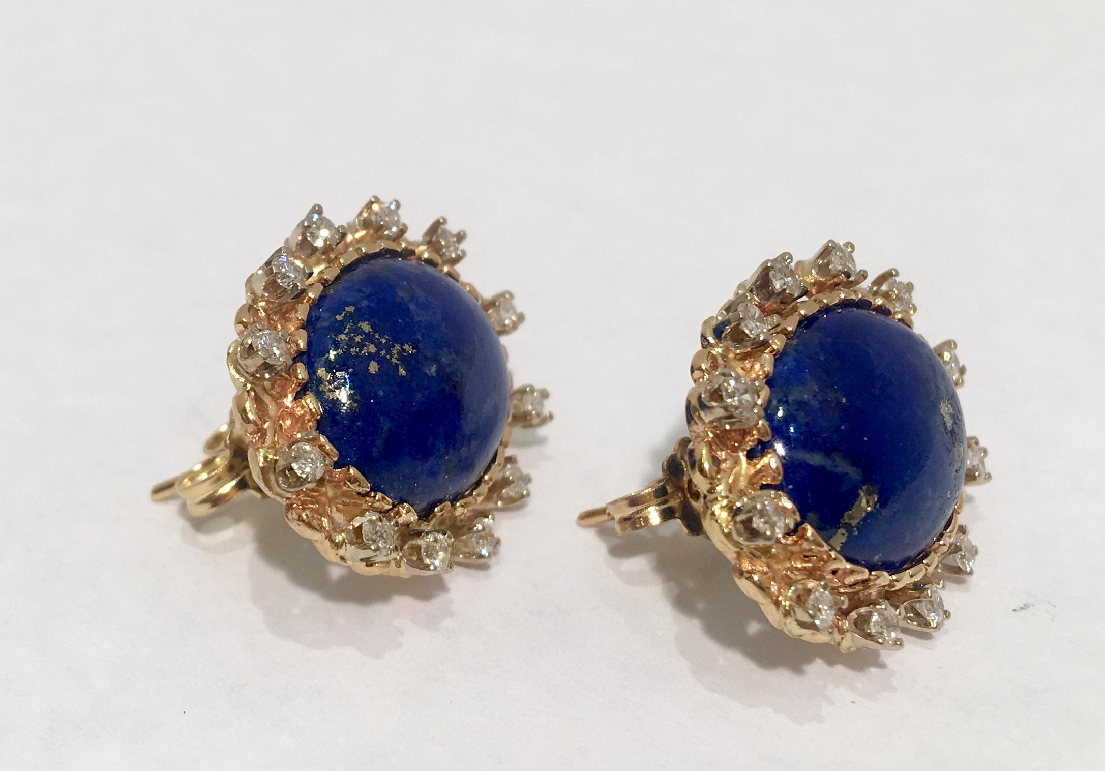 Vivid Blue Large Oval Lapis Lazuli Diamond Halo 18 Karat Gold Post Earrings (Ovalschliff)