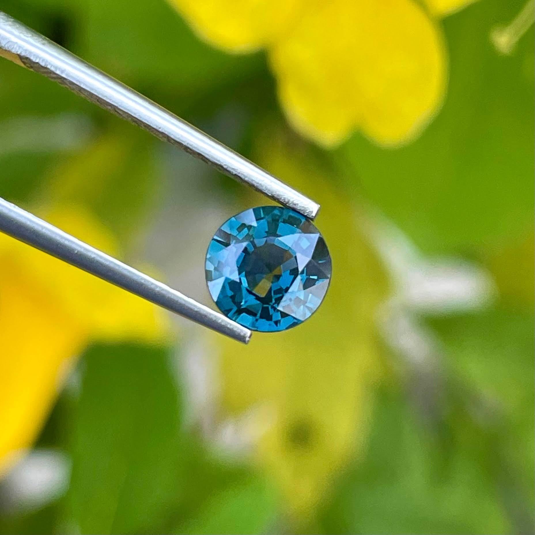 Vivid Blue Loose Spinel 1.15 carats round brilliant cut Natural Burmese Gemstone Neuf - En vente à Bangkok, TH