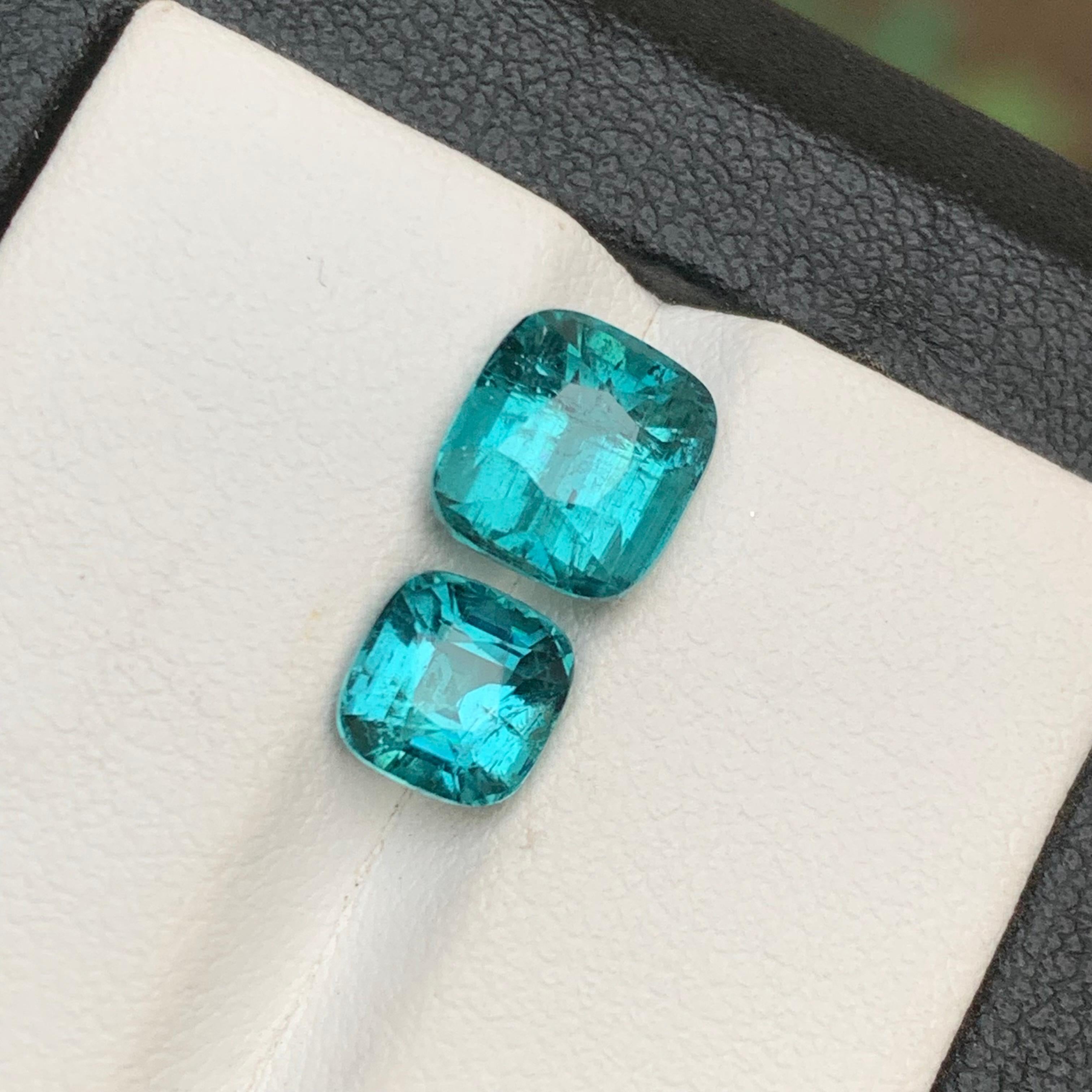 Contemporary Vivid Blue Natural Tourmaline Loose Gemstones 4.35 Ct Cushion Cut for Jewelry For Sale