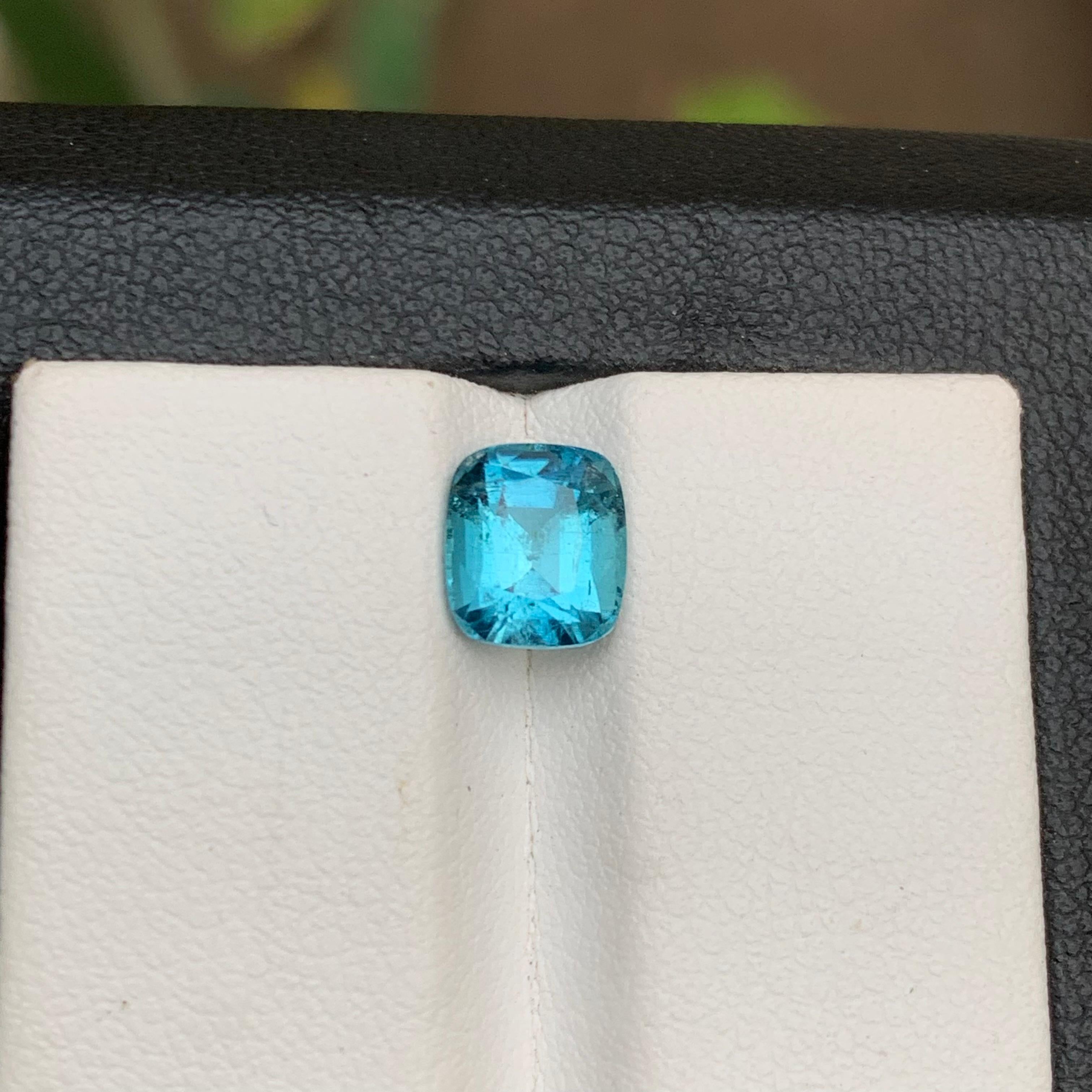 Contemporain Vivid Blue Natural Tourmaline Ring Loose Gemstone 1.75 Ct Cushion Cut  Joaillerie en vente