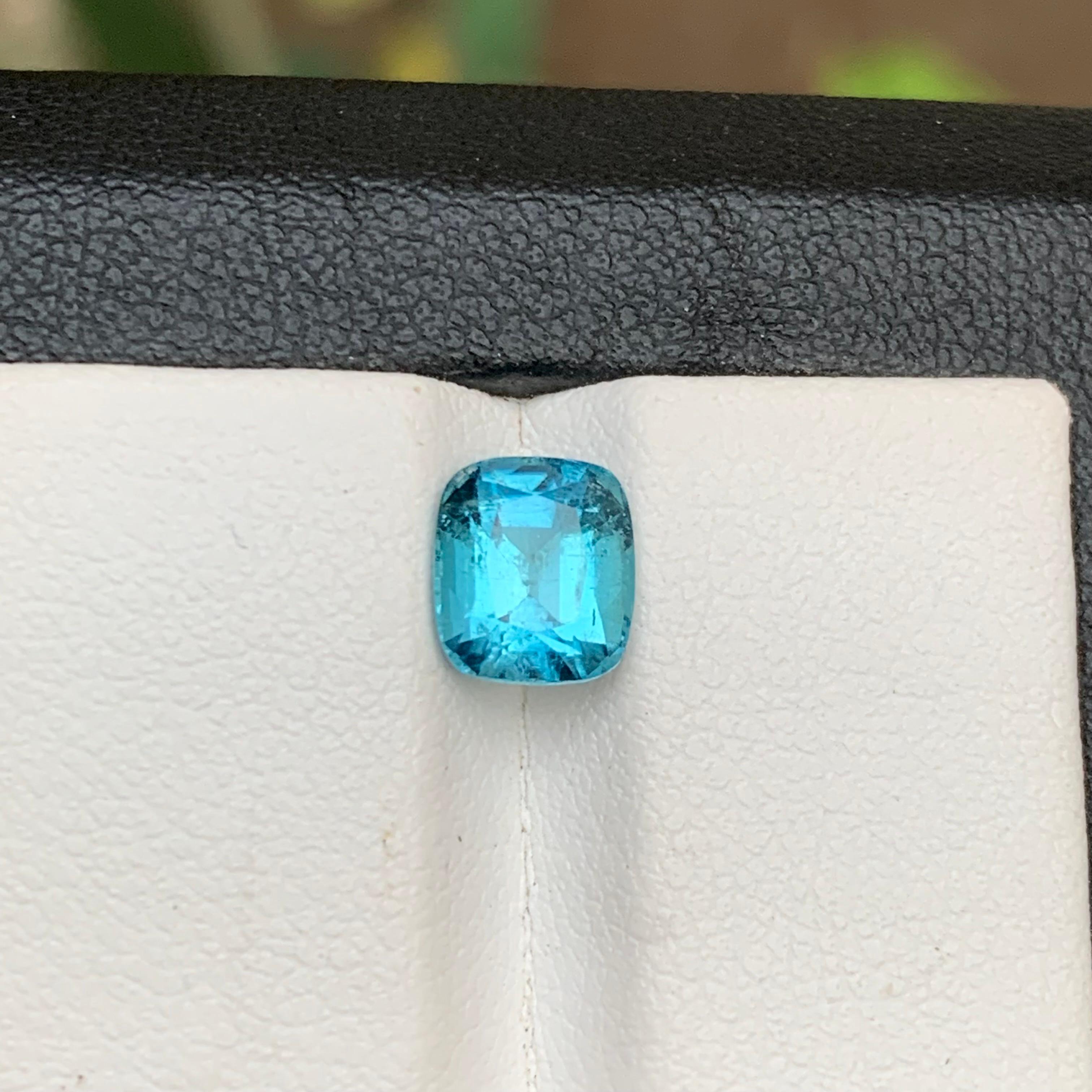 Vivid Blue Natural Tourmaline Ring Loose Gemstone 1.75 Ct Cushion Cut  Joaillerie en vente 2