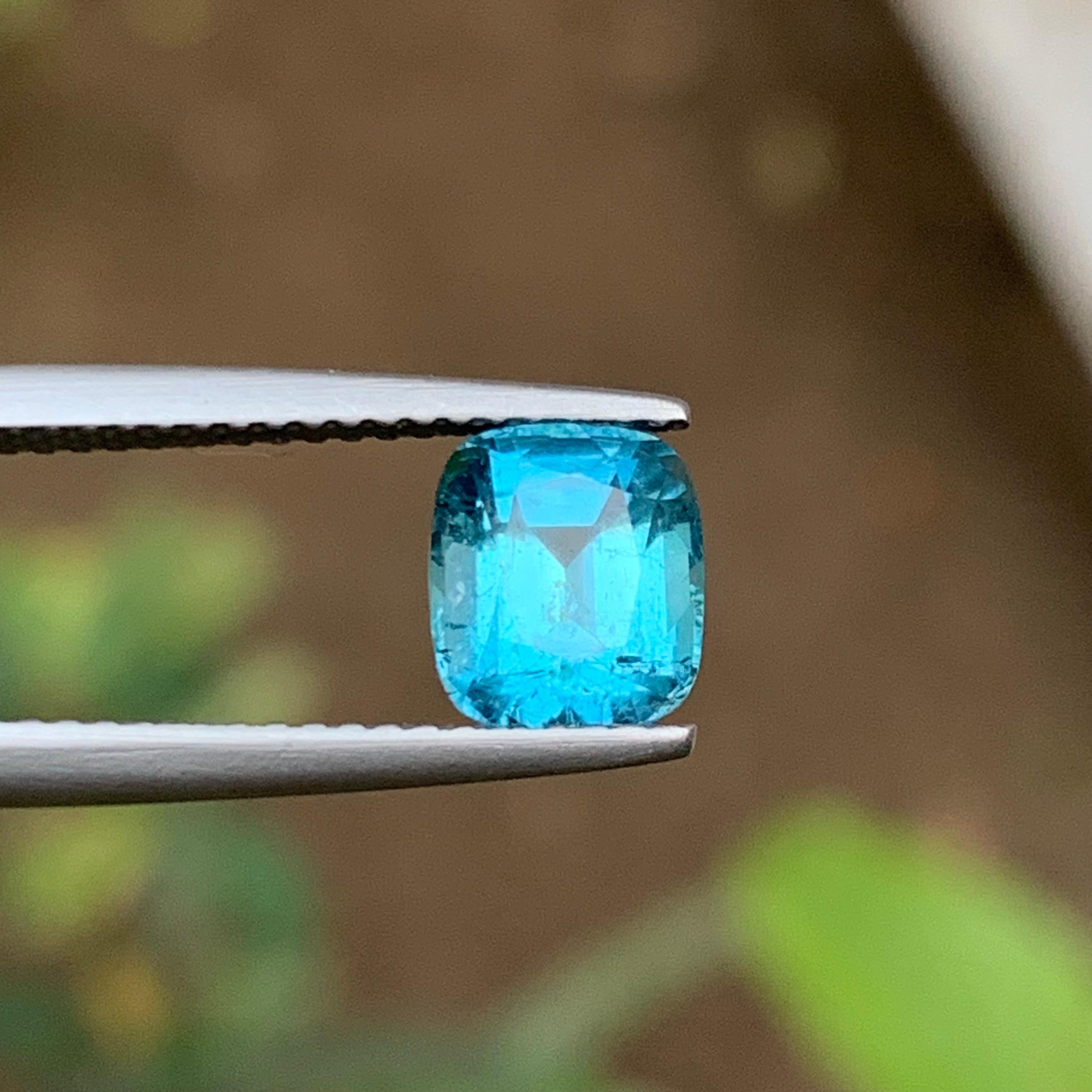 Vivid Blue Natural Tourmaline Ring Loose Gemstone 1.75 Ct Cushion Cut  Joaillerie en vente 3