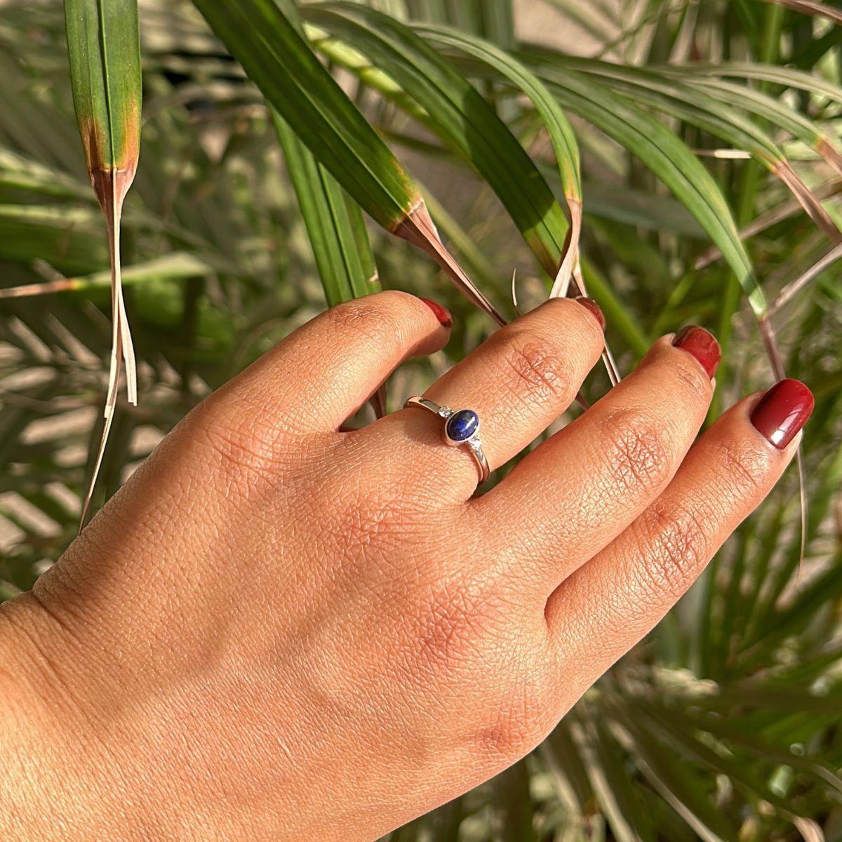 For Sale:  Vivid Blue Oval Lapis Lazuli Ring Made in 925 Sterling Silver for Unisex Ring 2