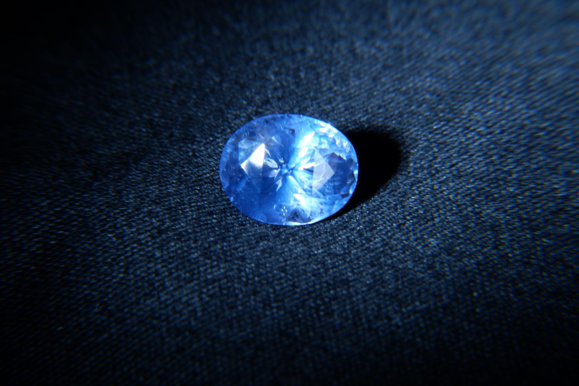 3.16 ct Vivid Blue Sapphire, Ceylon, Handcrafted, GIA For Sale 4