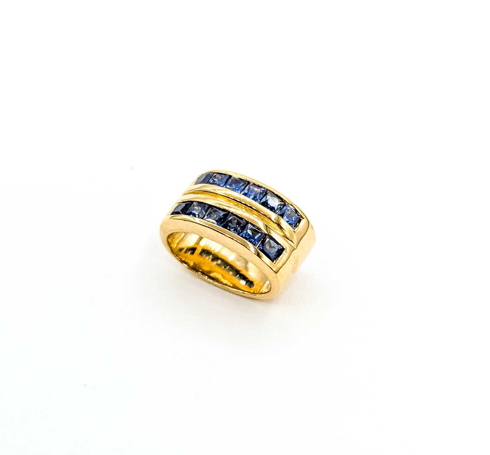 Contemporary Vivid Blue Sapphire Pendant in 18k Yellow Gold For Sale