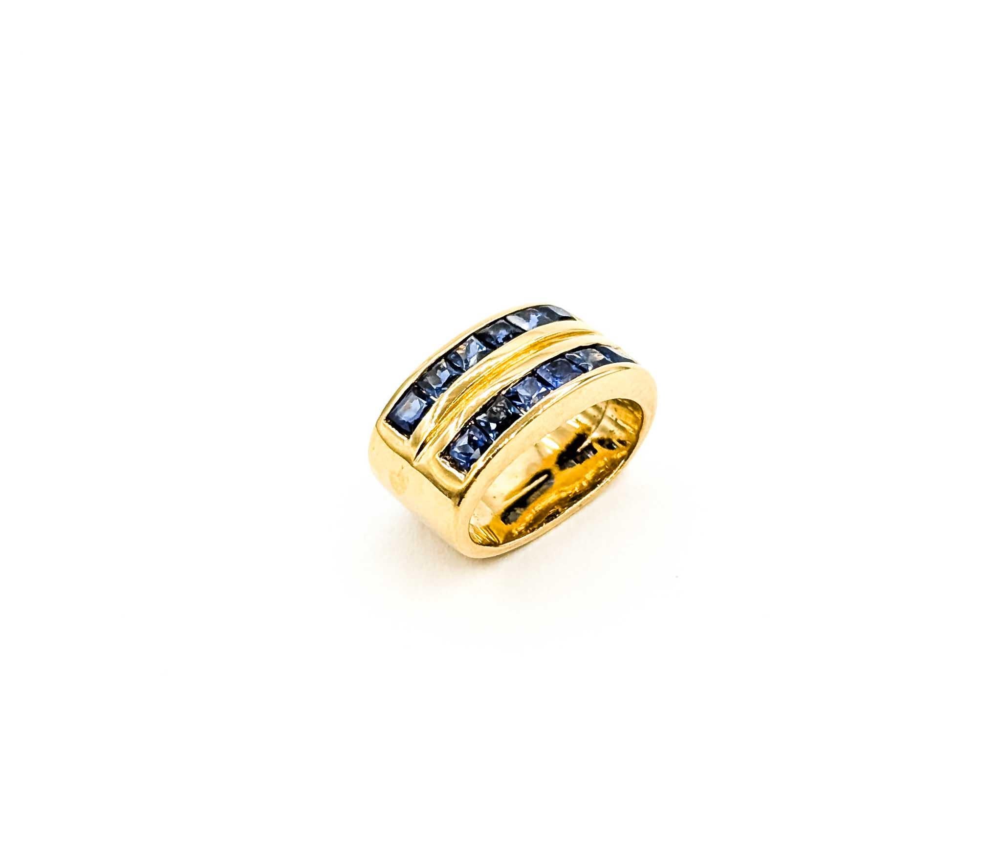 Vivid Blue Sapphire Pendant in 18k Yellow Gold In Excellent Condition For Sale In Bloomington, MN