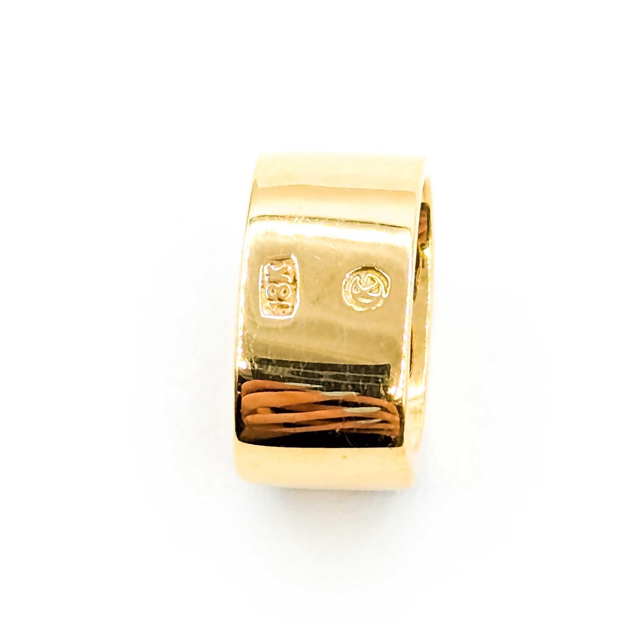 Women's Vivid Blue Sapphire Pendant in 18k Yellow Gold For Sale