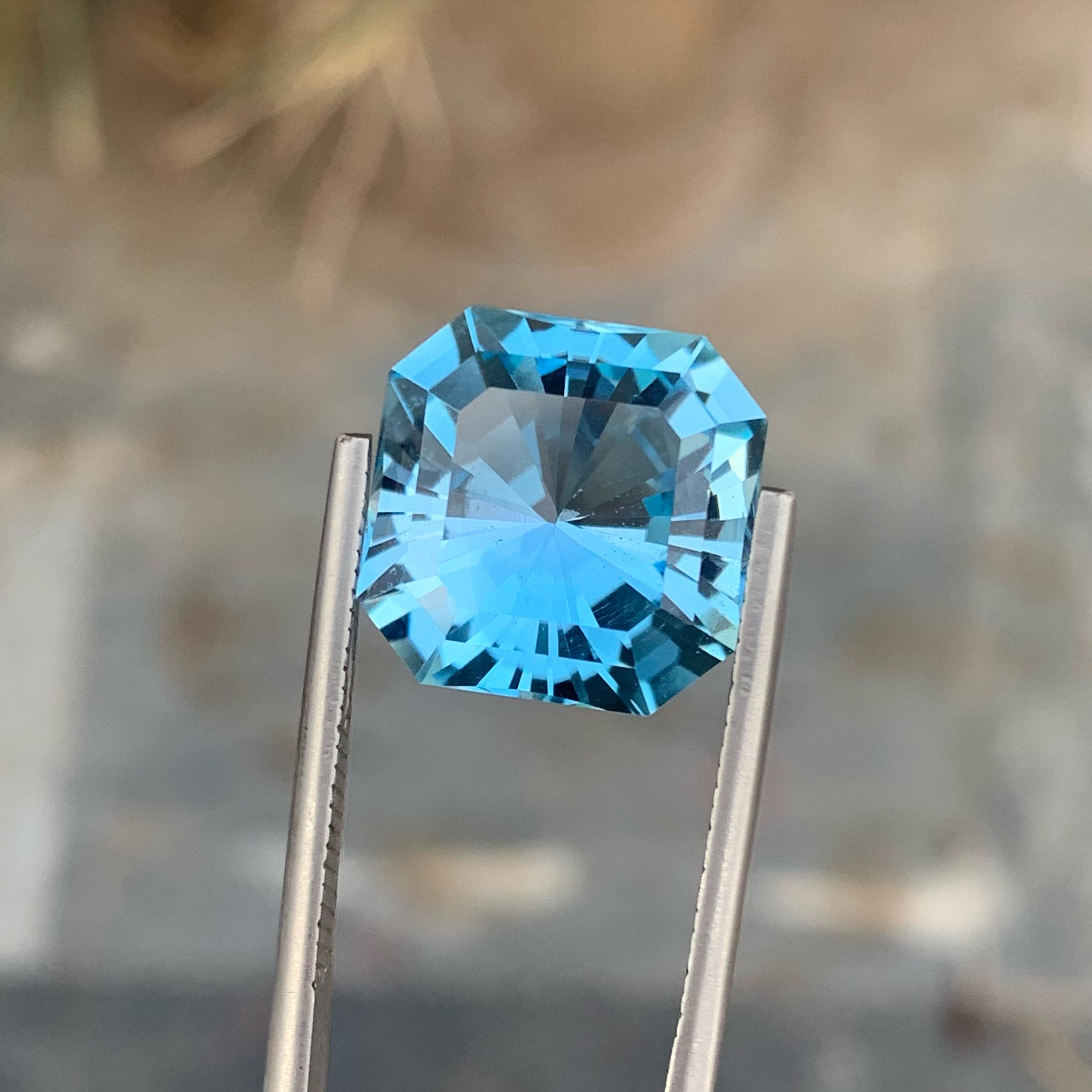Vivid Blue Topaz 15.65 carats Asscher Cut Natural Loose Madagascar's Gemstone In New Condition For Sale In Bangkok, TH