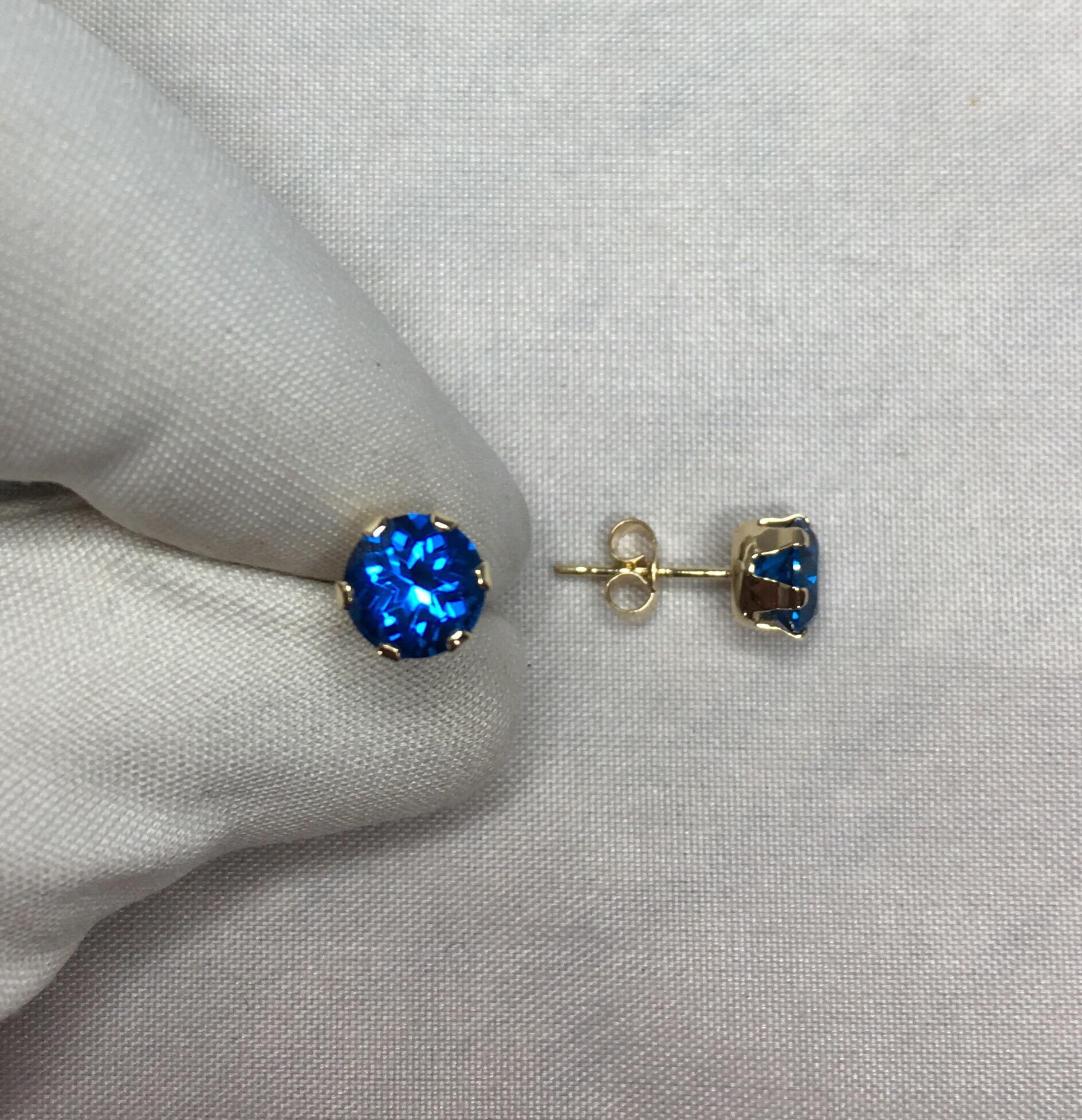 Stunning natural vivid blue topaz gemstones set in 9k gold studs.

2.00 carat matching pair of bright blue topaz stones with vivid colour and excellent clarity. 
Fine quality stones.

6mm stones, with real depth of colour and lots of sparkle. 

Both