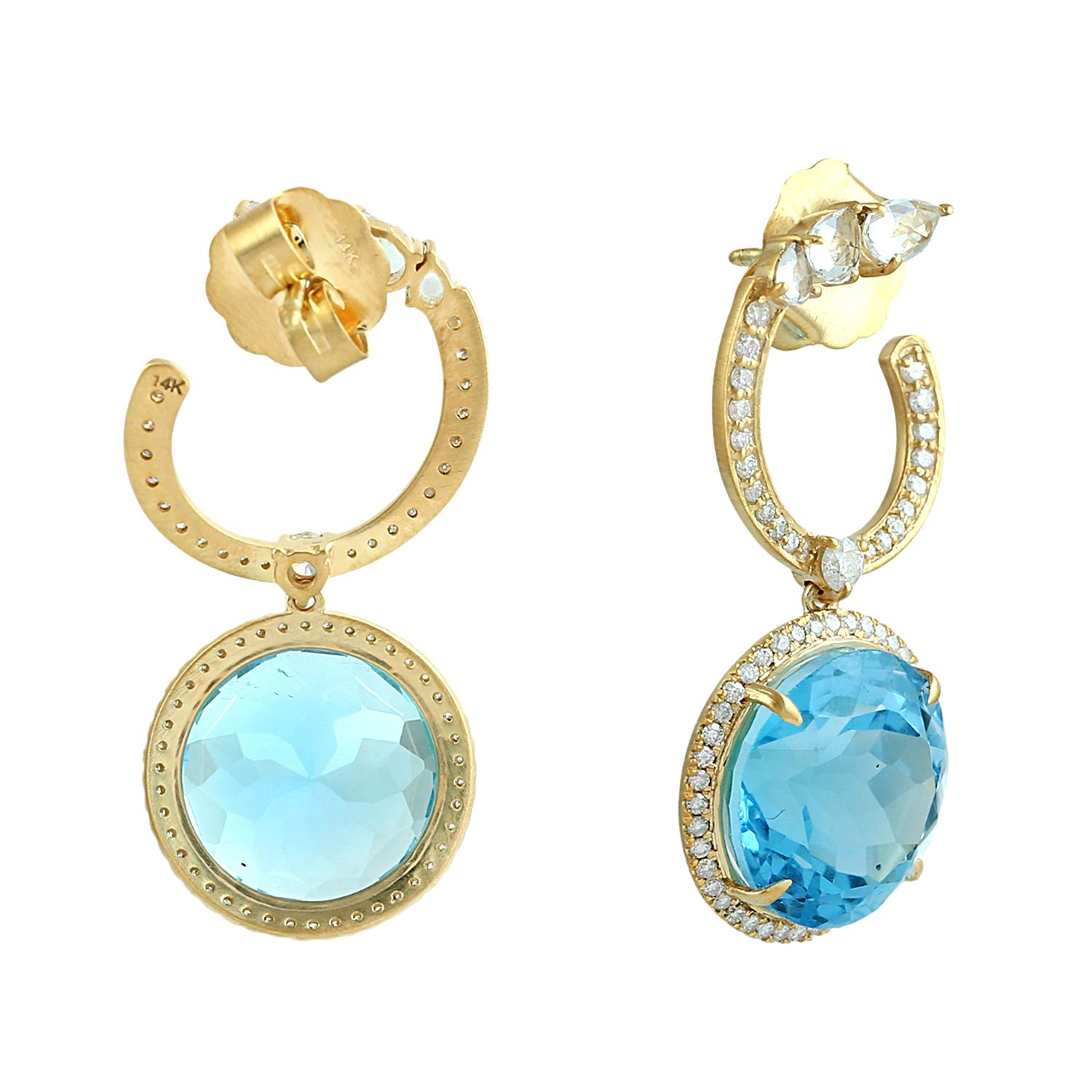 Art déco Vivid Blue Topaz Dangle Ears with White Sapphire & Diamonds In 14k Gold (Boucles d'oreilles pendantes avec topaze bleue, saphir blanc et diamants en or 14k) en vente
