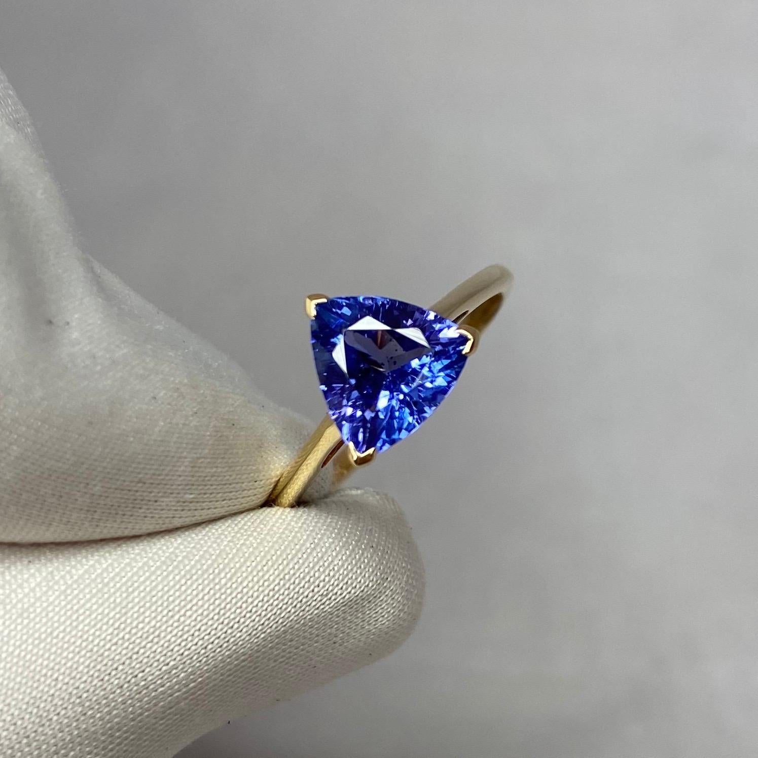 Vivid Blue Violet 1.70 Carat Tanzanite Trillion Triangle Cut Yellow Gold Ring 4
