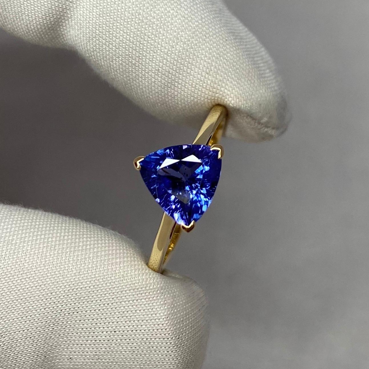 Vivid Blue Violet 1.70 Carat Tanzanite Trillion Triangle Cut Yellow Gold Ring In New Condition In Birmingham, GB