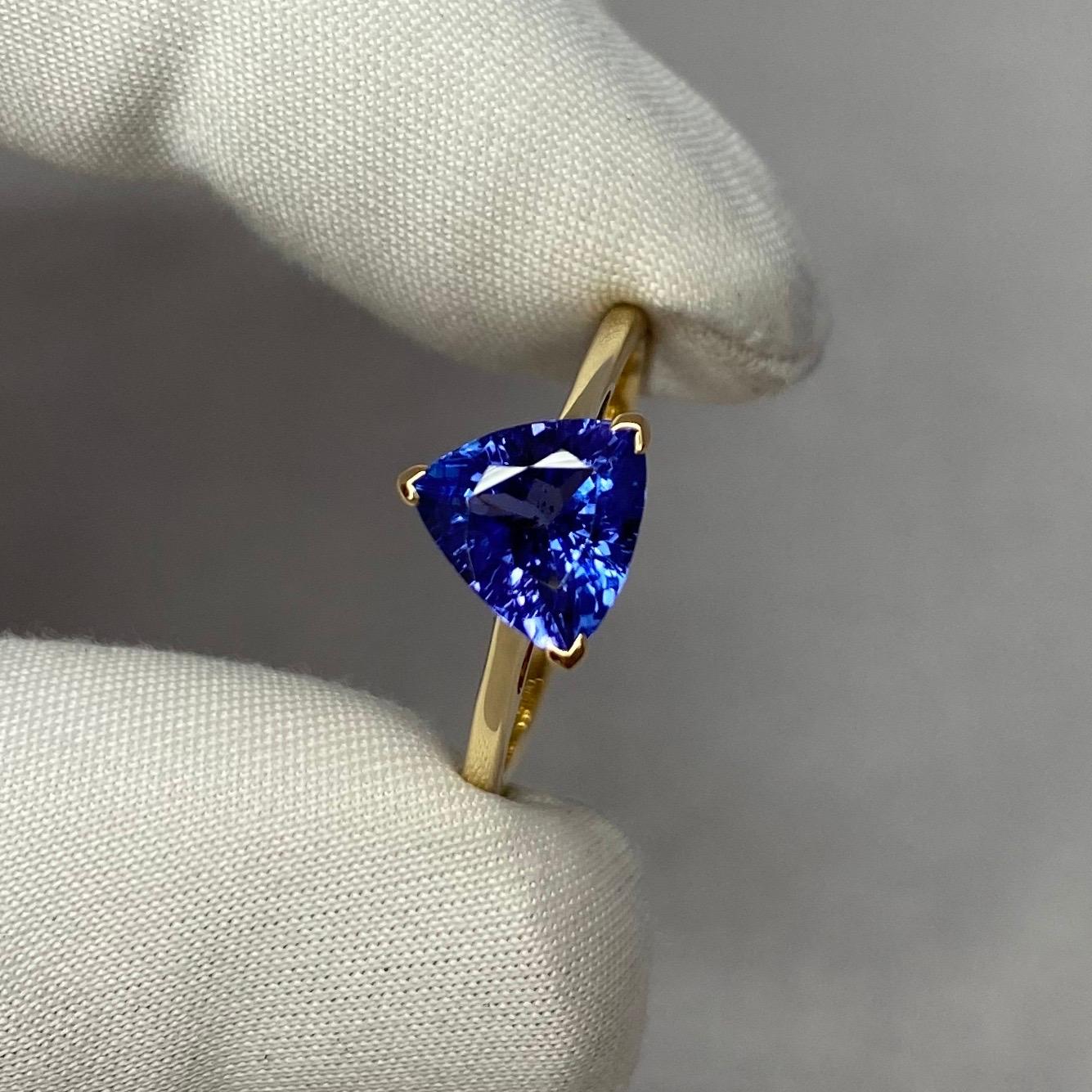 Women's or Men's Vivid Blue Violet 1.70 Carat Tanzanite Trillion Triangle Cut Yellow Gold Ring