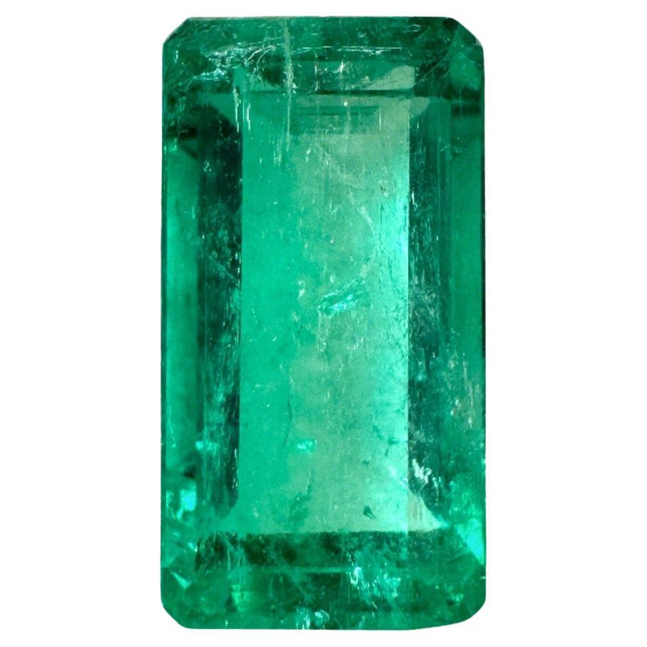 Esmeralda colombiana talla esmeralda alargada de 4,26 quilates, verde azulado vivo - Mayo en venta