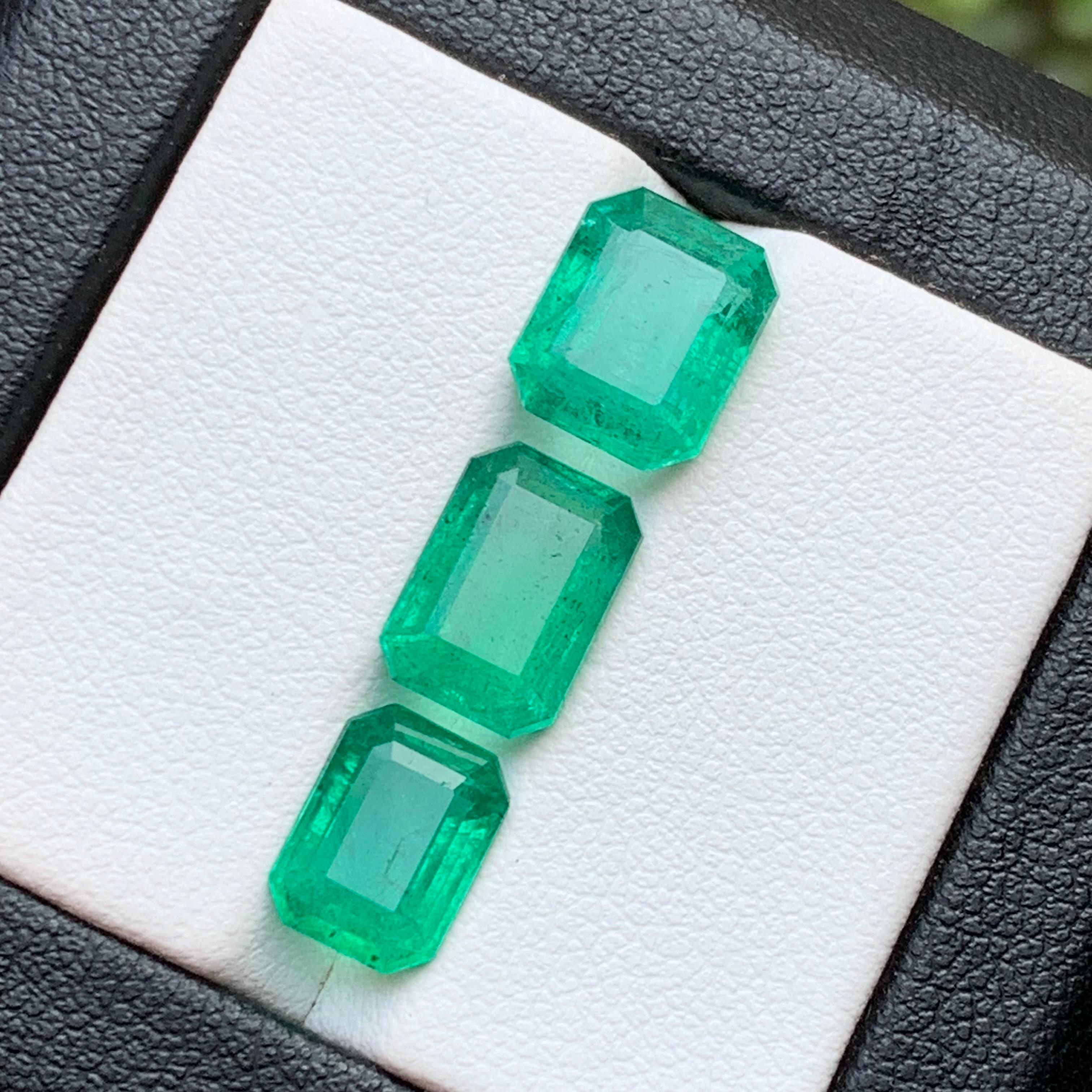 Contemporary Vivid Bluish Green Natural Emerald Loose Gemstones Lot 7.25 Ct Emerald Cut-Jewel For Sale