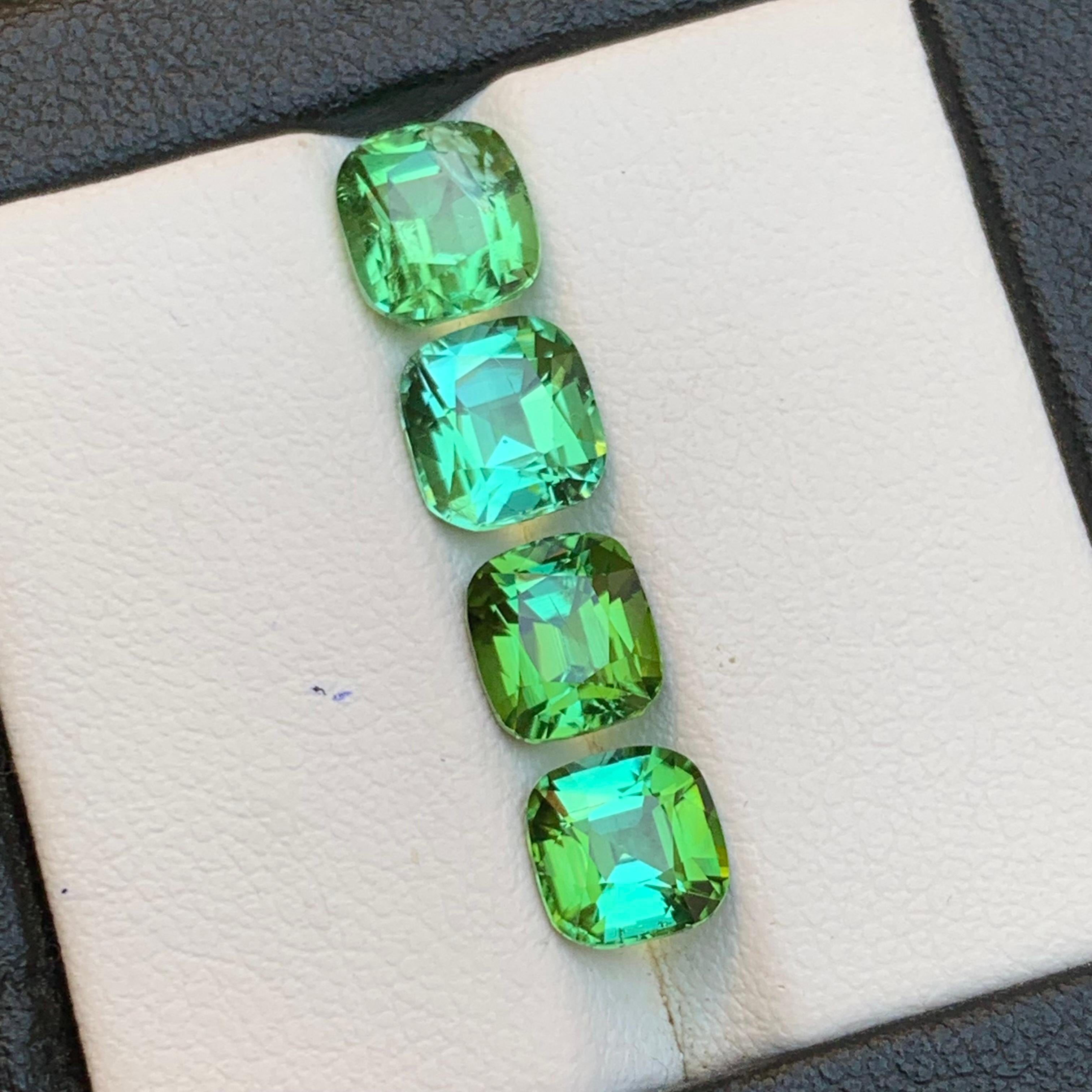 Lebendiger bläulich grüner Turmalin 6 Karat Kissenschliff Natürliche lose Edelsteine Paket (Zeitgenössisch) im Angebot