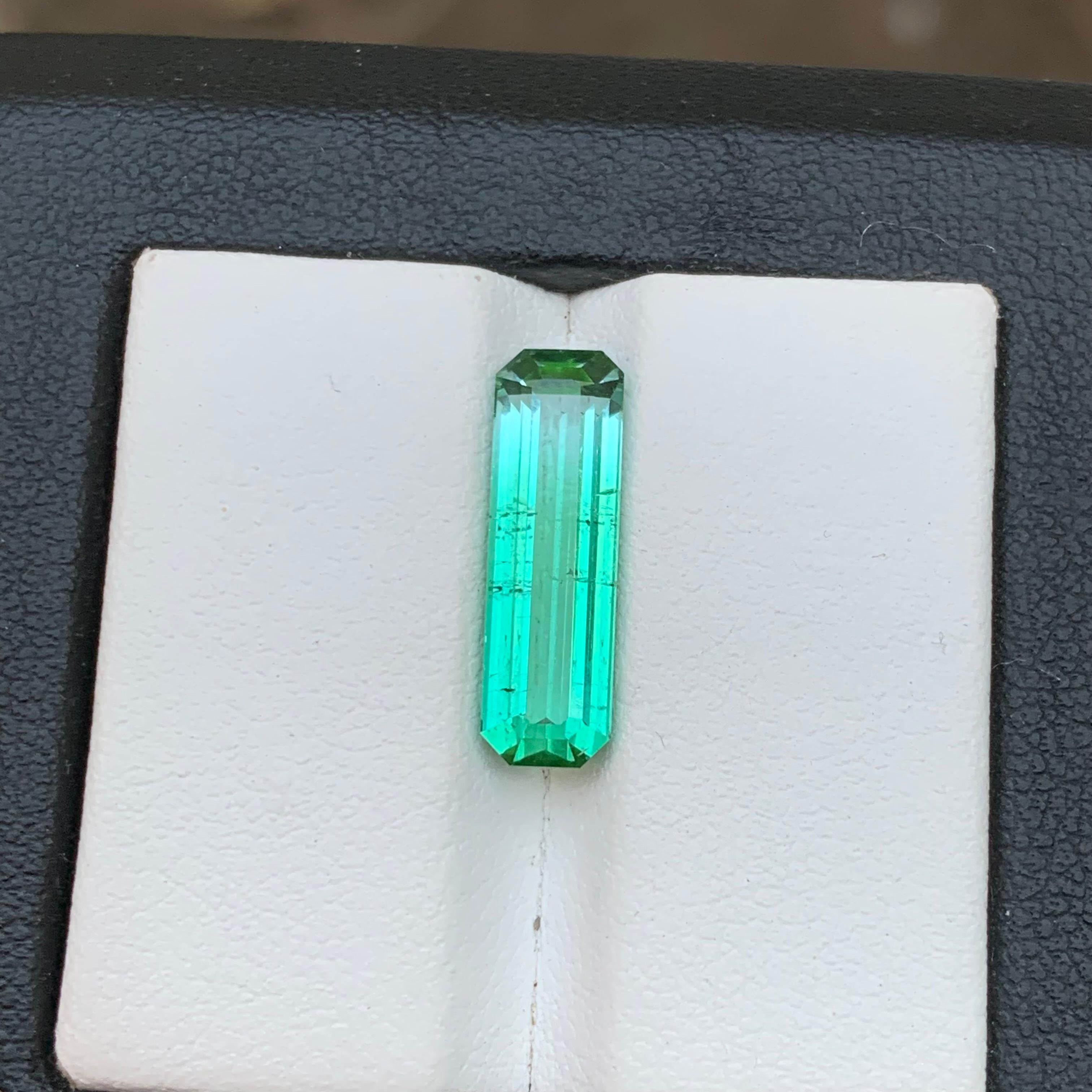 Vivid Bluish Green Two Tone Natural Tourmaline Loose Gemstone 4.25Ct Emerald Cut en vente 5