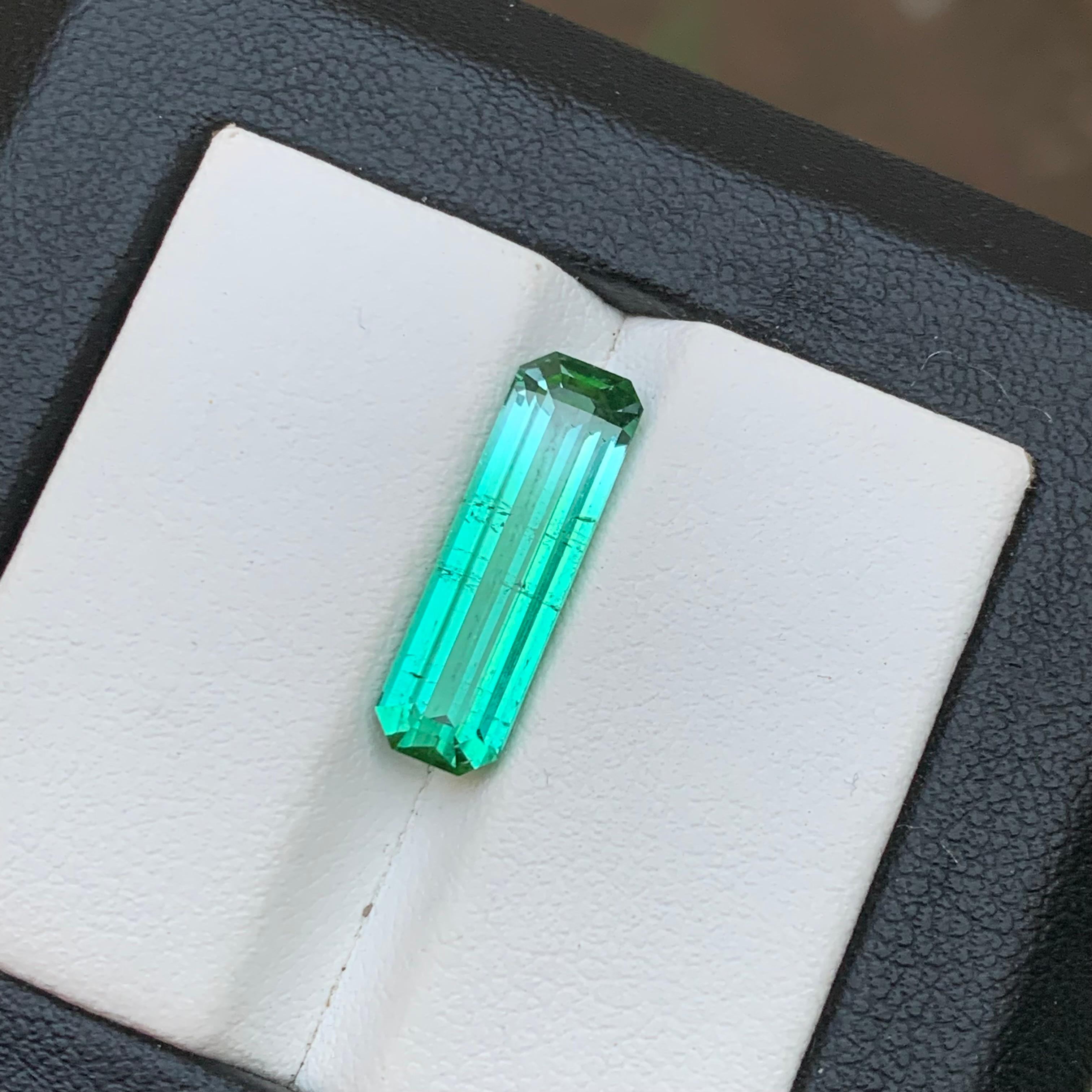 Vivid Bluish Green Two Tone Natural Tourmaline Loose Gemstone 4.25Ct Emerald Cut en vente 6
