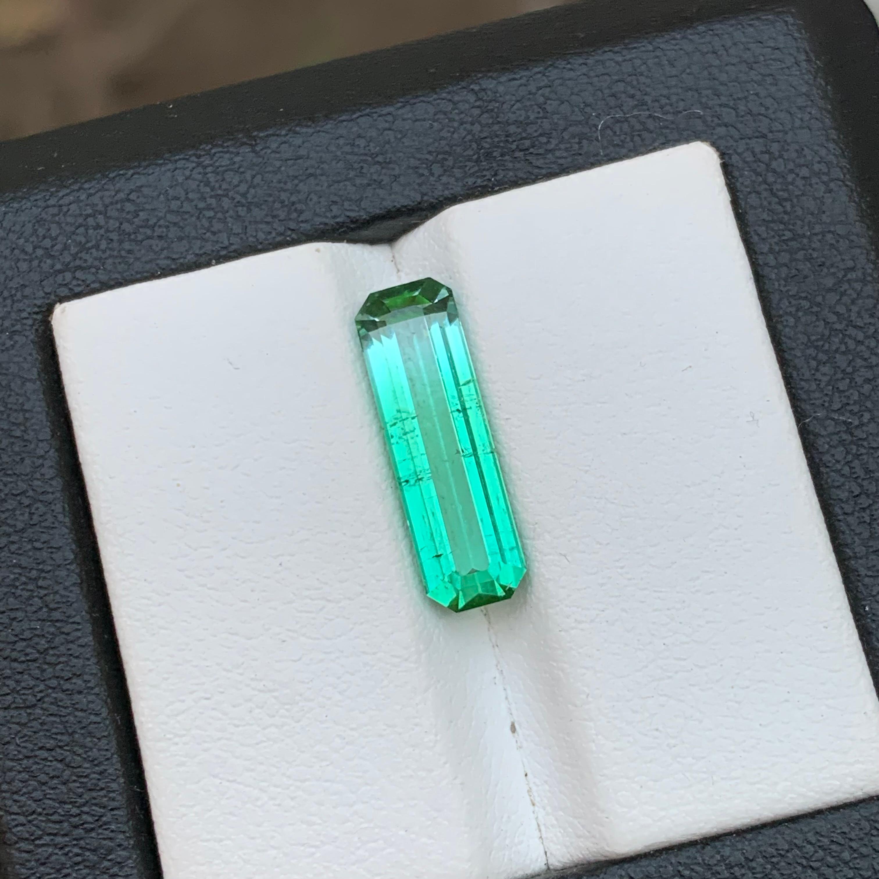 Vivid Bluish Green Two Tone Natural Tourmaline Loose Gemstone 4.25Ct Emerald Cut en vente 1