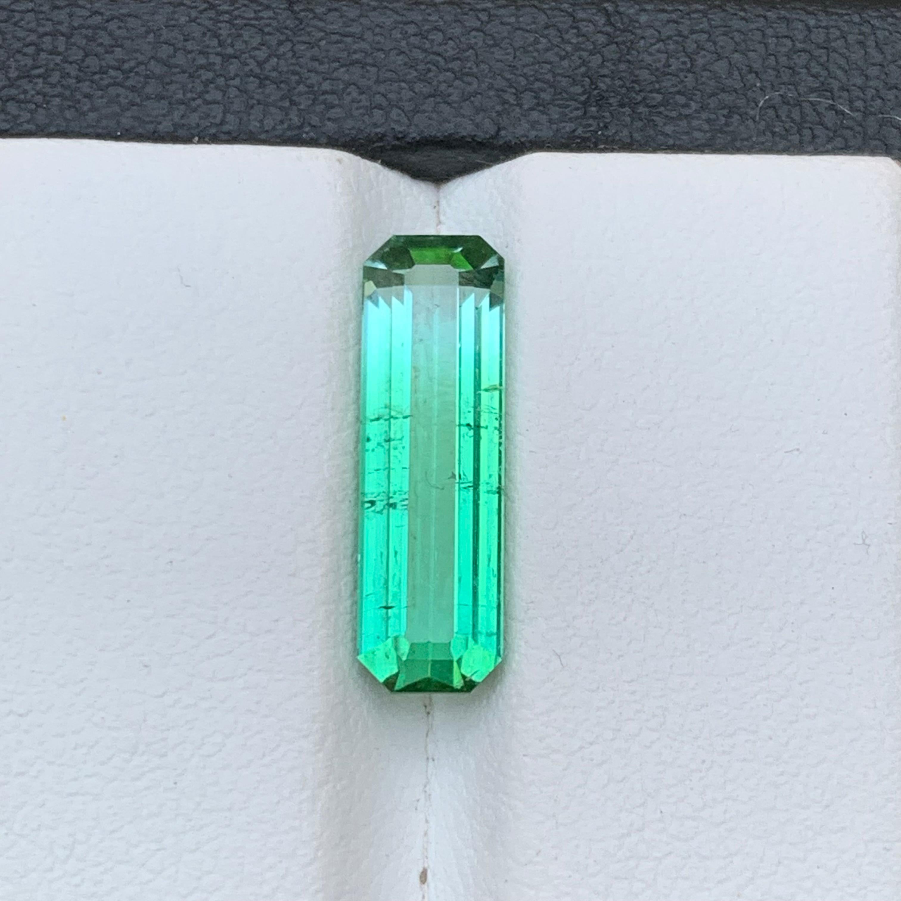 Vivid Bluish Green Two Tone Natural Tourmaline Loose Gemstone 4.25Ct Emerald Cut en vente 3