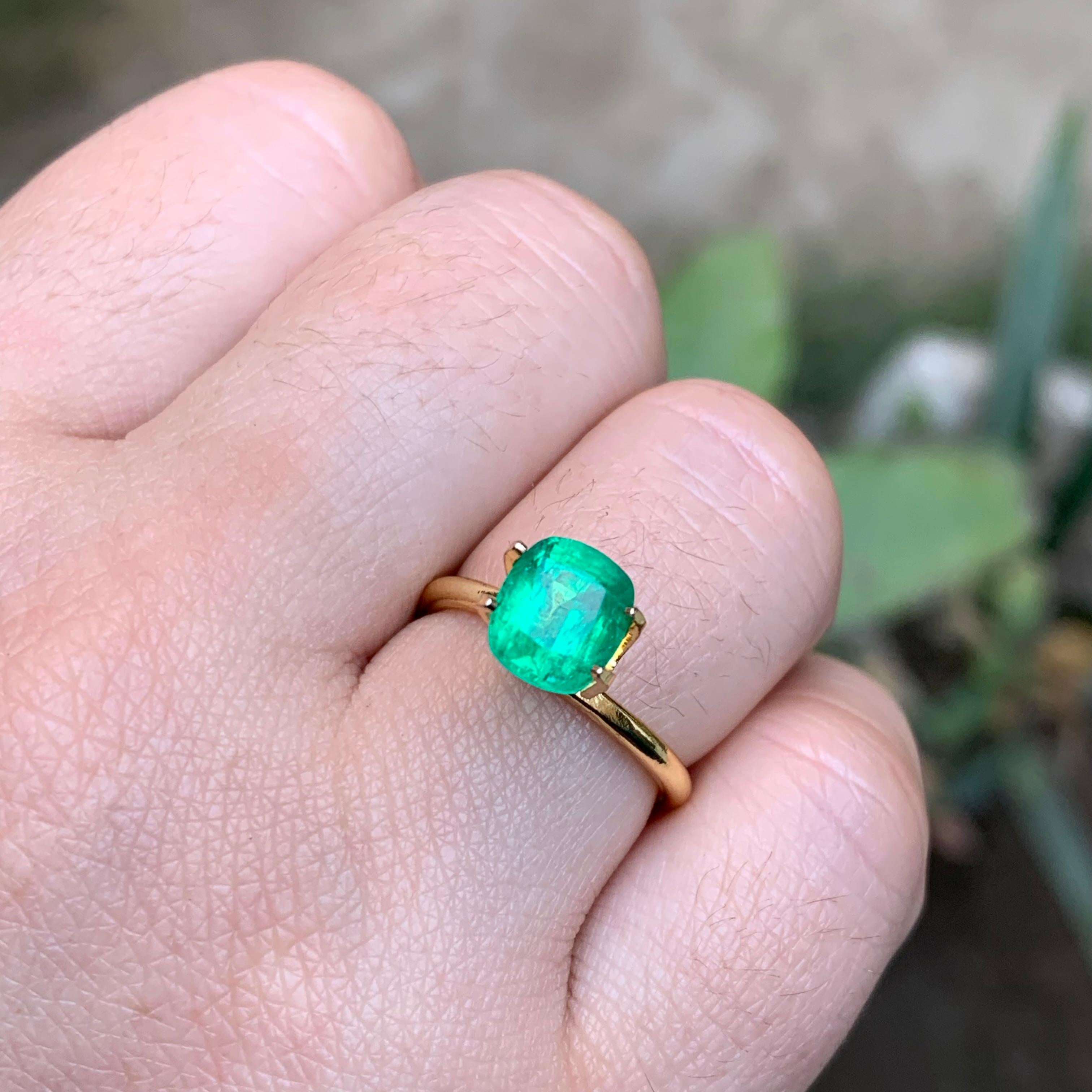 Vivid Bluish Hue Green Natural Emerald Ring Loose Gemstone 1.95 Ct Cushion Cut For Sale 5