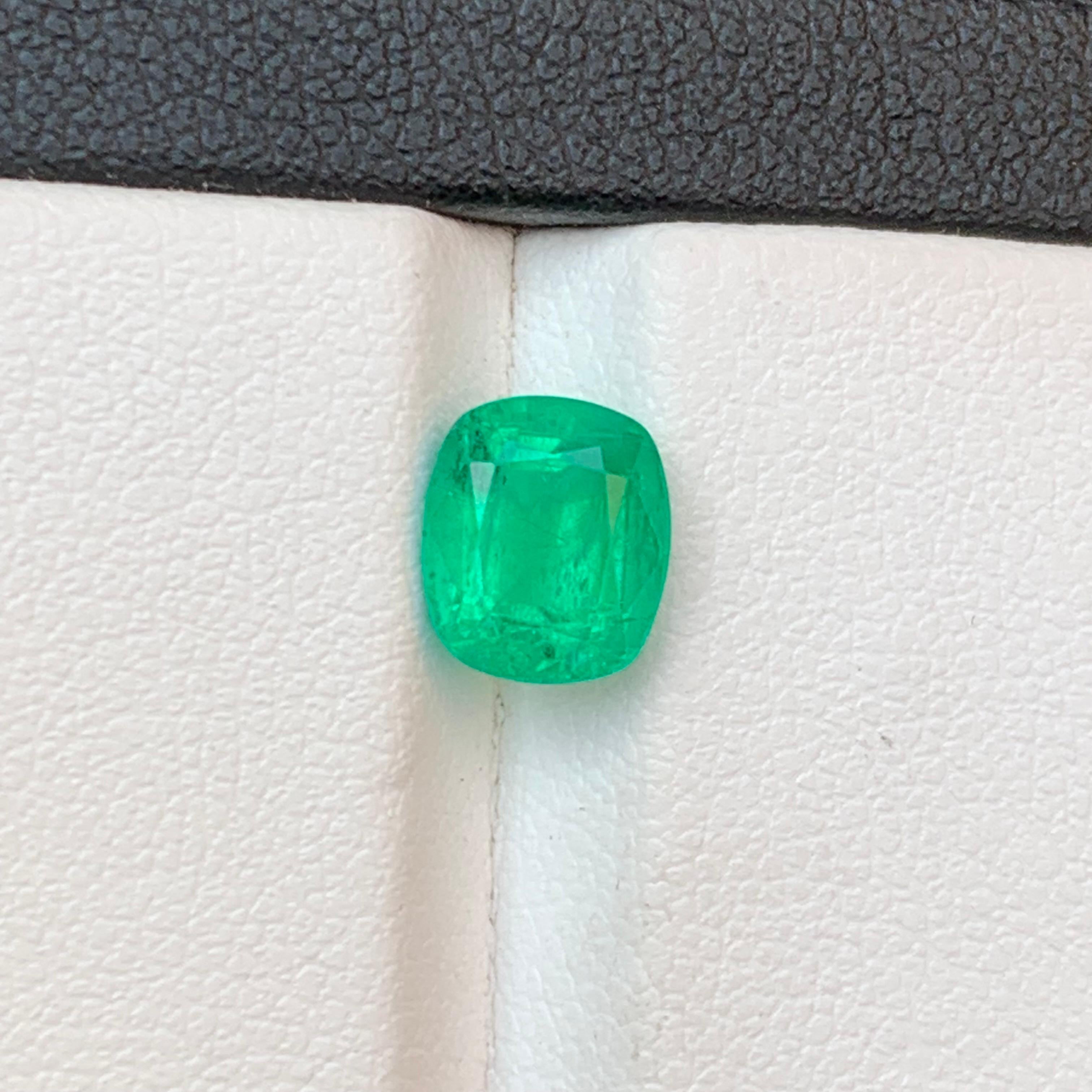 Vivid Bluish Hue Green Natural Emerald Ring Loose Gemstone 1.95 Ct Cushion Cut For Sale 6