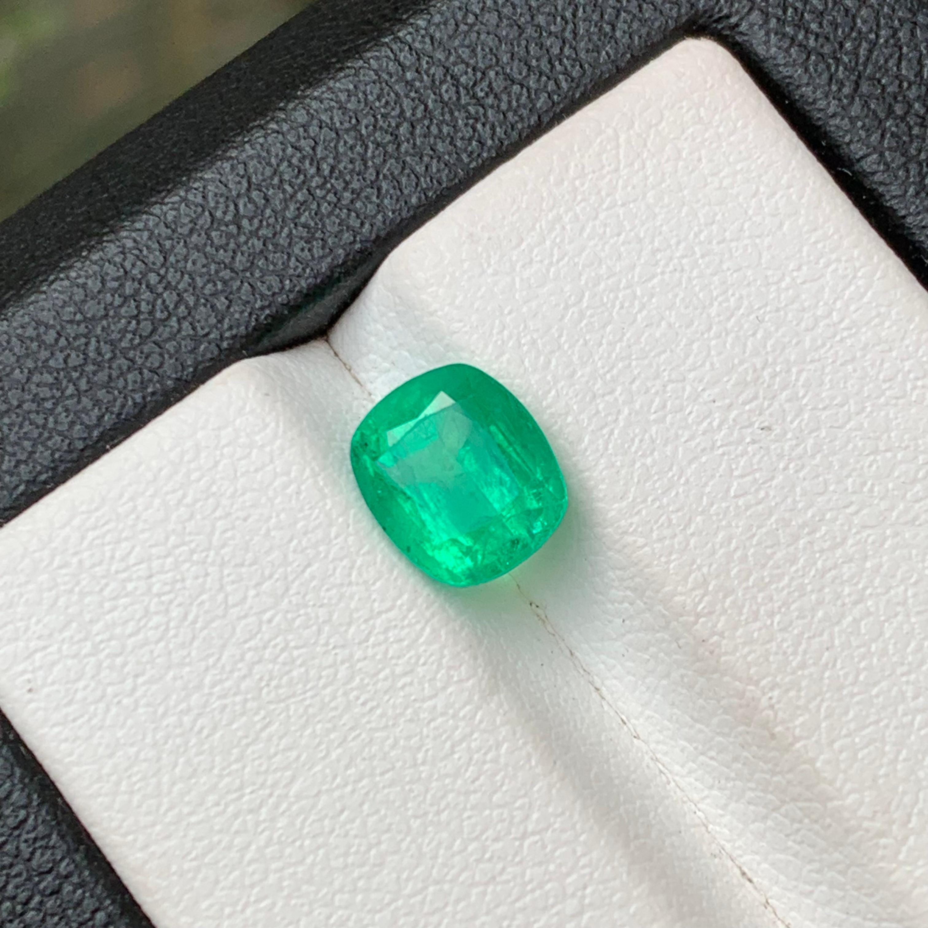 Vivid Bluish Hue Green Natural Emerald Ring Loose Gemstone 1.95 Ct Cushion Cut For Sale 7