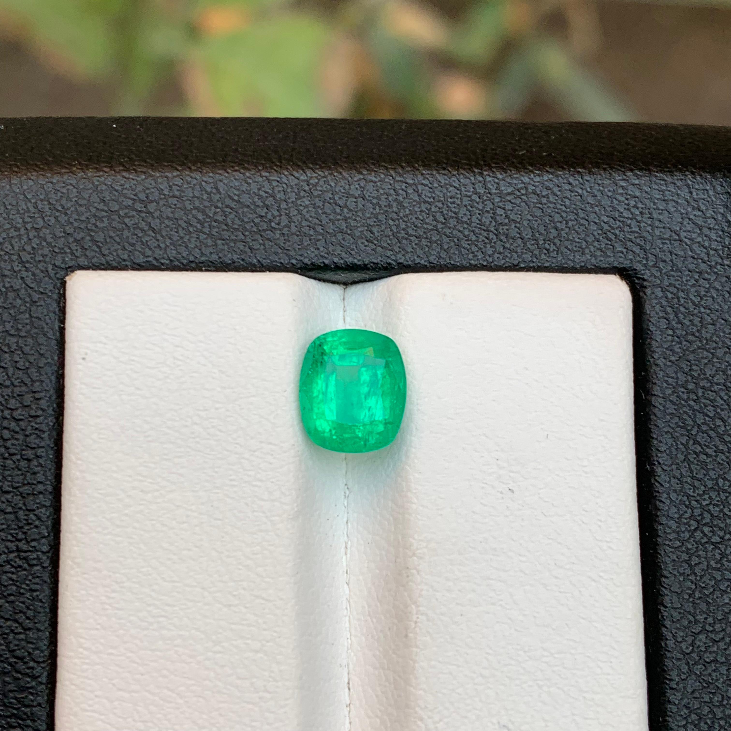 Vivid Bluish Hue Green Natural Emerald Ring Loose Gemstone 1.95 Ct Cushion Cut For Sale 8