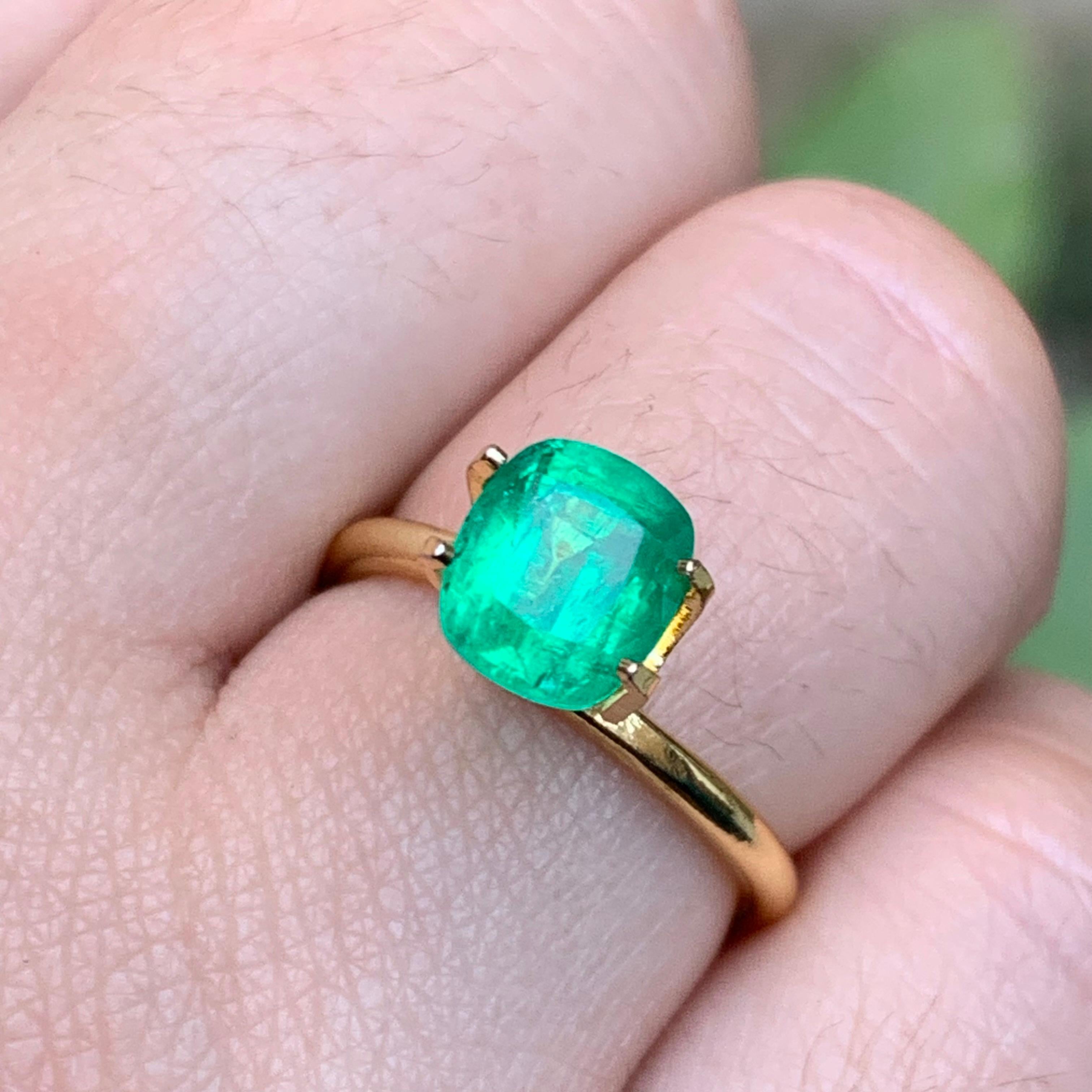 Vivid Bluish Hue Green Natural Emerald Ring Loose Gemstone 1.95 Ct Cushion Cut For Sale 2