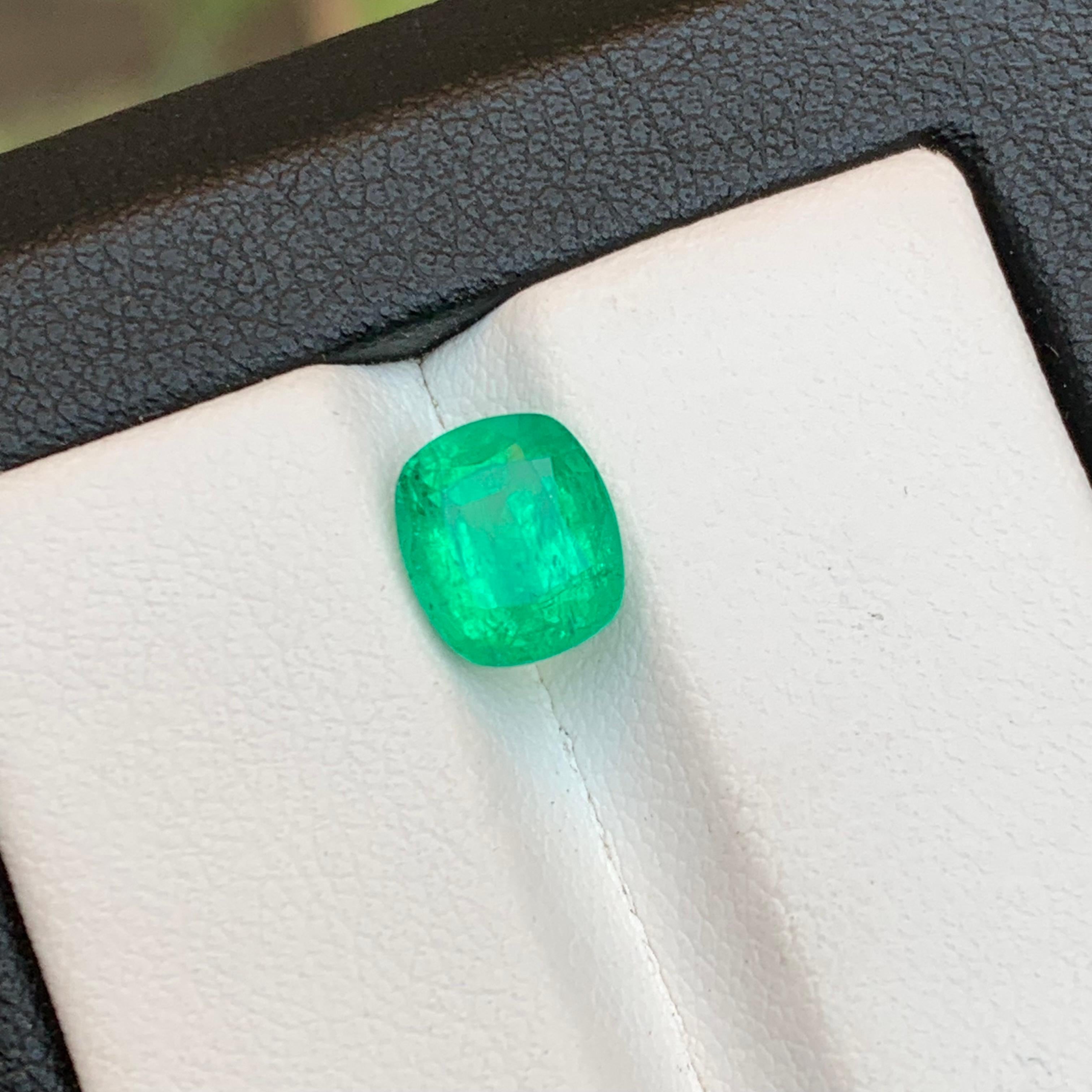 Vivid Bluish Hue Green Natural Emerald Ring Loose Gemstone 1.95 Ct Cushion Cut For Sale 3