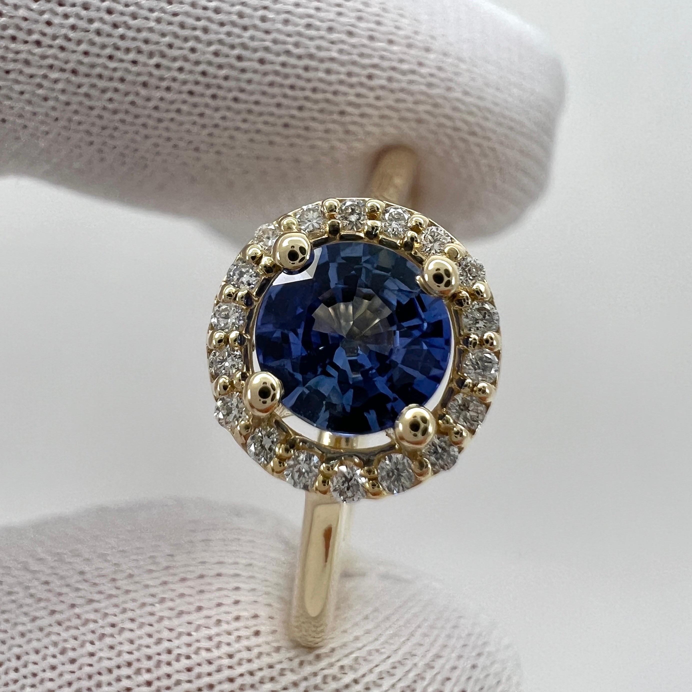 Vivid Bright Blue Ceylon Sapphire & Diamond Round Cut 18k Yellow Gold Halo Ring In New Condition For Sale In Birmingham, GB