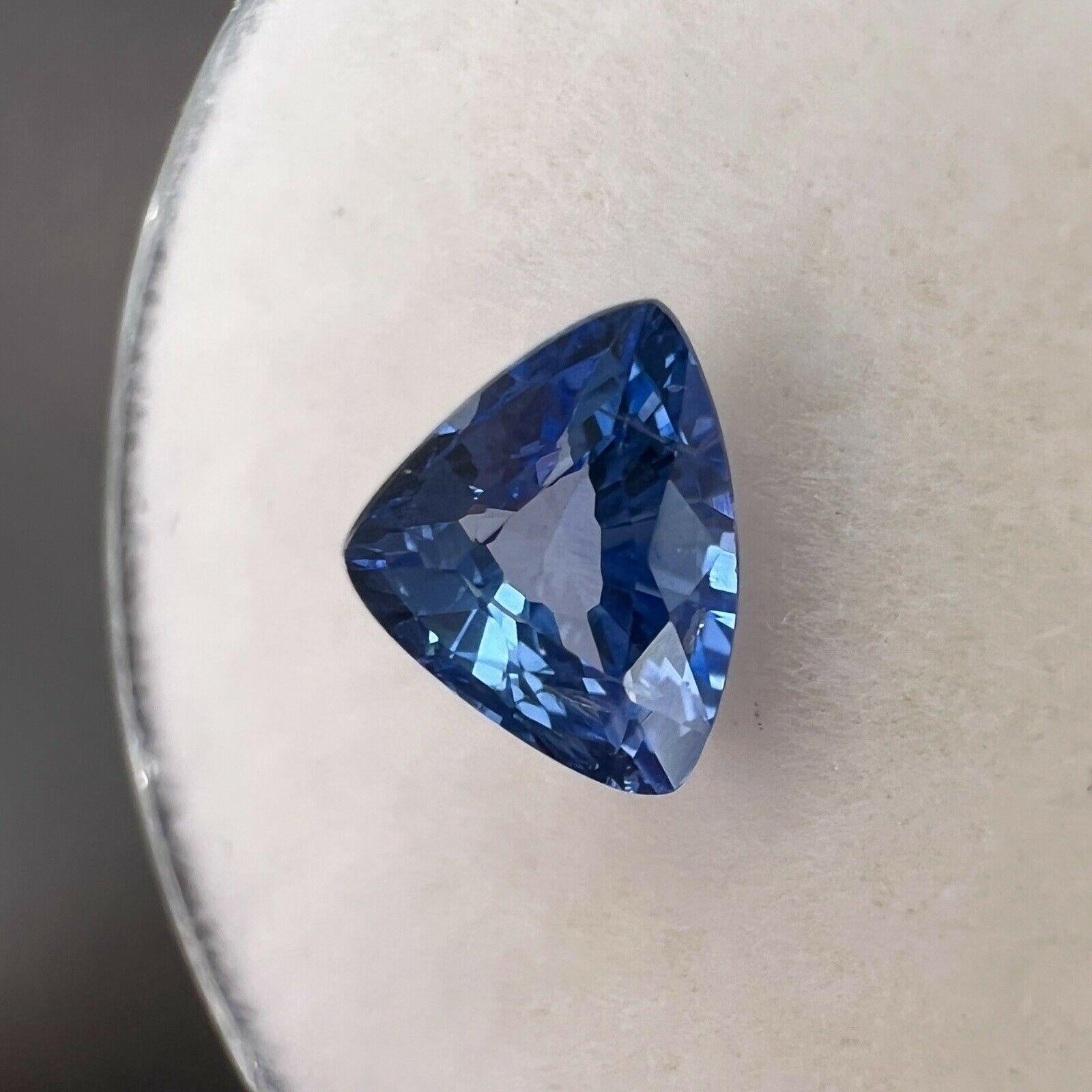 Leuchtend blauer Ceylon Kornblumen-Saphir 0,79ct Trillion Dreiecksschliff Edelstein 6,4x5mm im Zustand „Neu“ im Angebot in Birmingham, GB