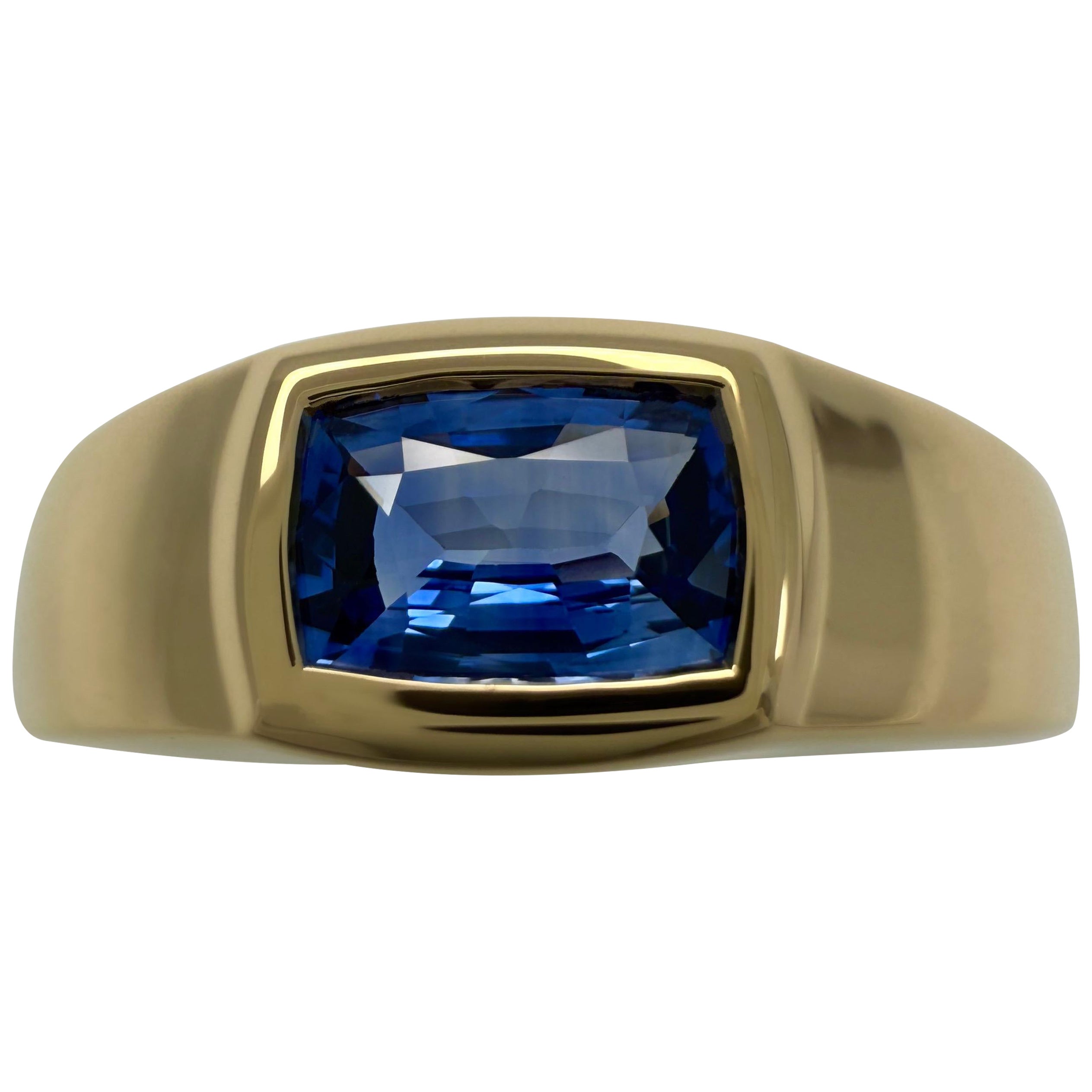 Vivid Cornflower Blue Ceylon Sapphire Cushion Cut 18k Yellow Gold Signet Ring For Sale