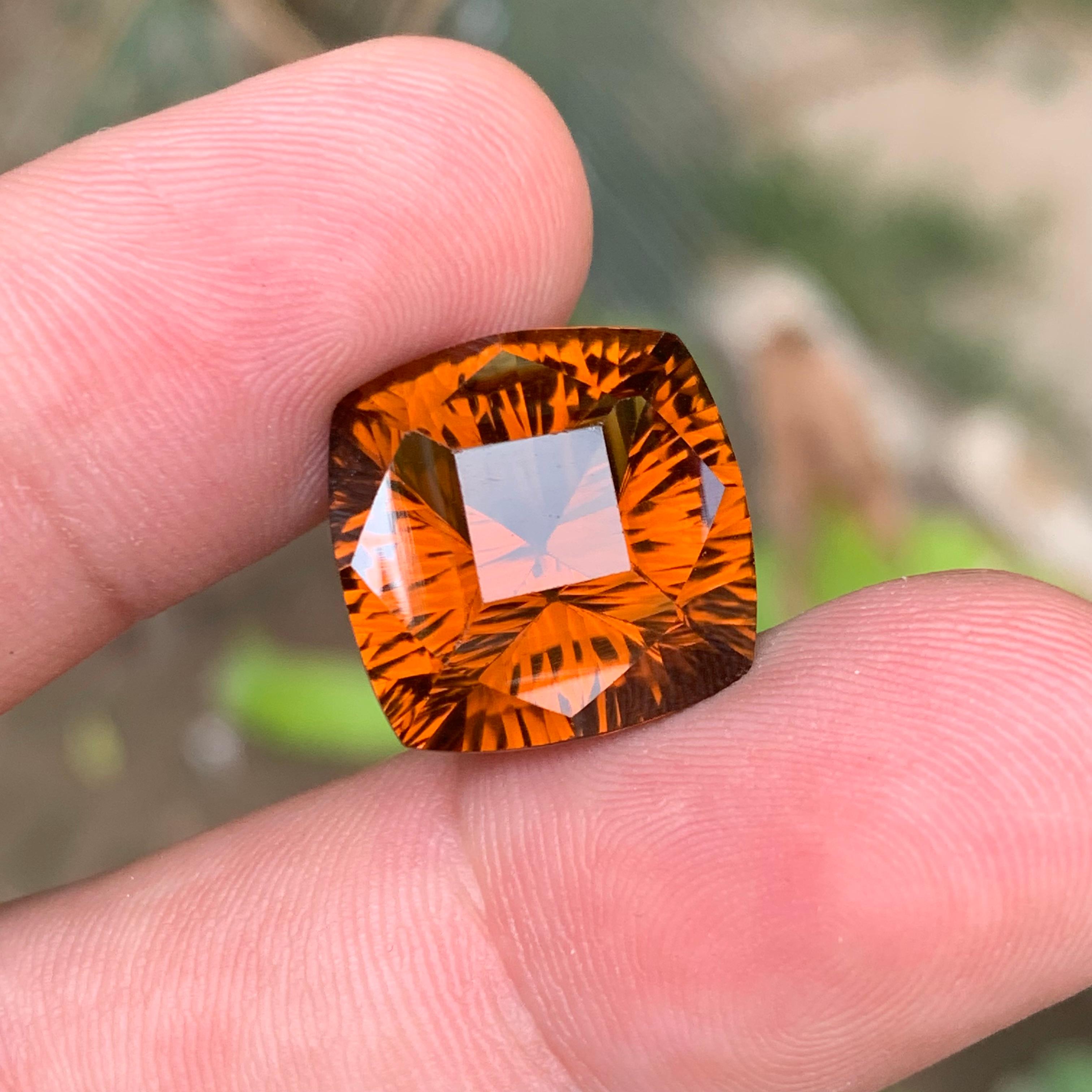 Taglio cuscino Anello di Citrino di Madeira naturale arancione intenso e vivido, gemma sciolta da 15,90 carati a cuscino in vendita