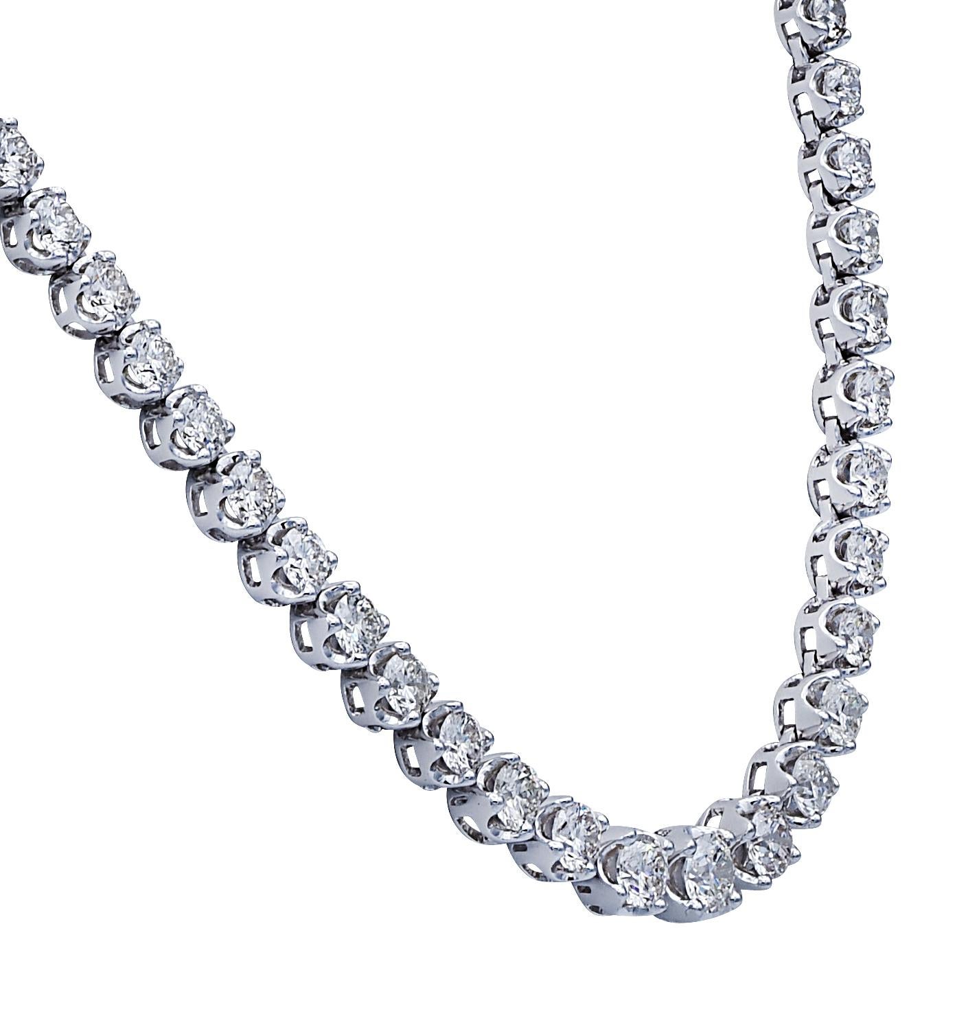 Exquisite Vivid Diamonds Riviere Diamant-Tennis-Halskette aus Weißgold, mit 140 runden Diamanten im Brillantschliff mit einem Gewicht von 10,40 Karat, Farbe G-H, Reinheit SI. Jeder Diamant wurde sorgfältig ausgewählt, perfekt aufeinander abgestimmt