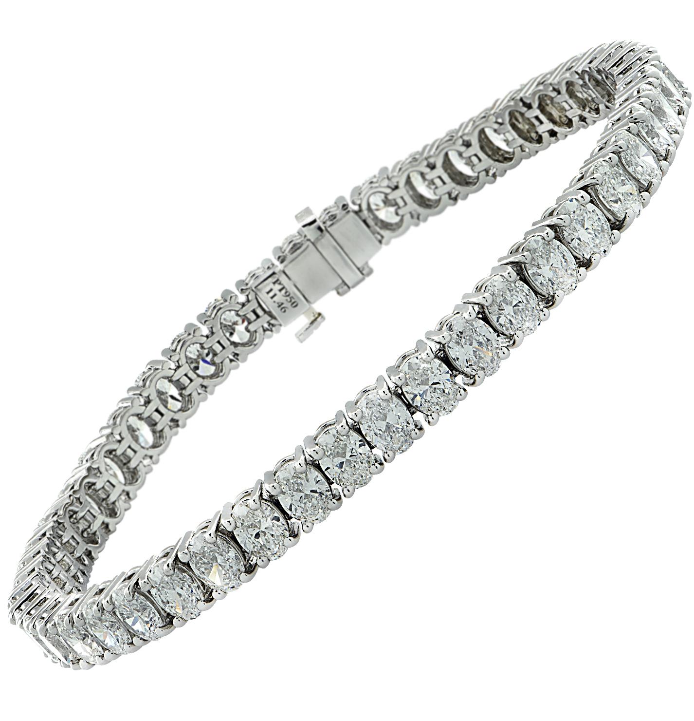 Modern Vivid Diamonds 11.23 Carat Diamond Tennis Bracelet For Sale
