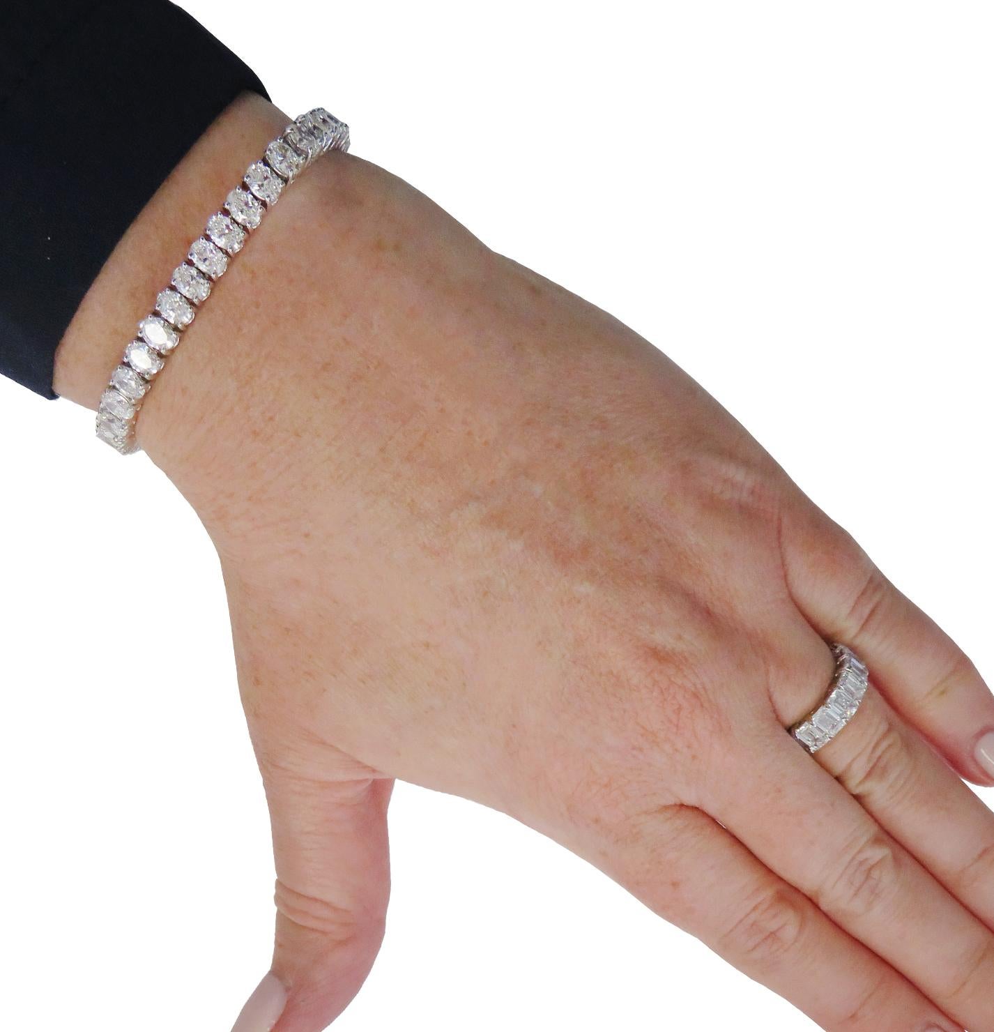 Tennisarmband mit lebhaften Diamanten 11,23 Karat Diamanten für Damen oder Herren im Angebot